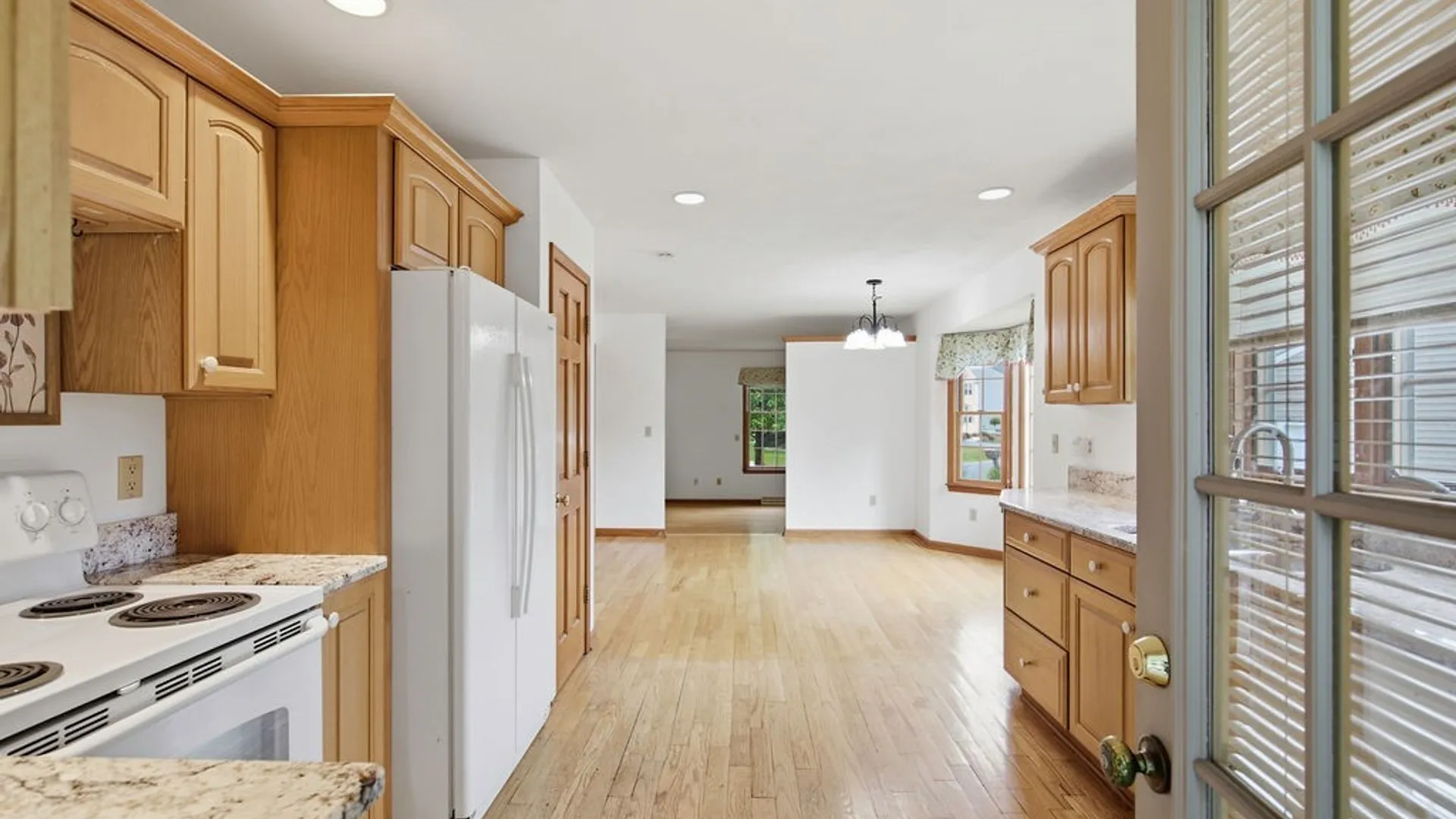 Property at 8413 Sugar Pine Circle, Clay, NY 13090 14