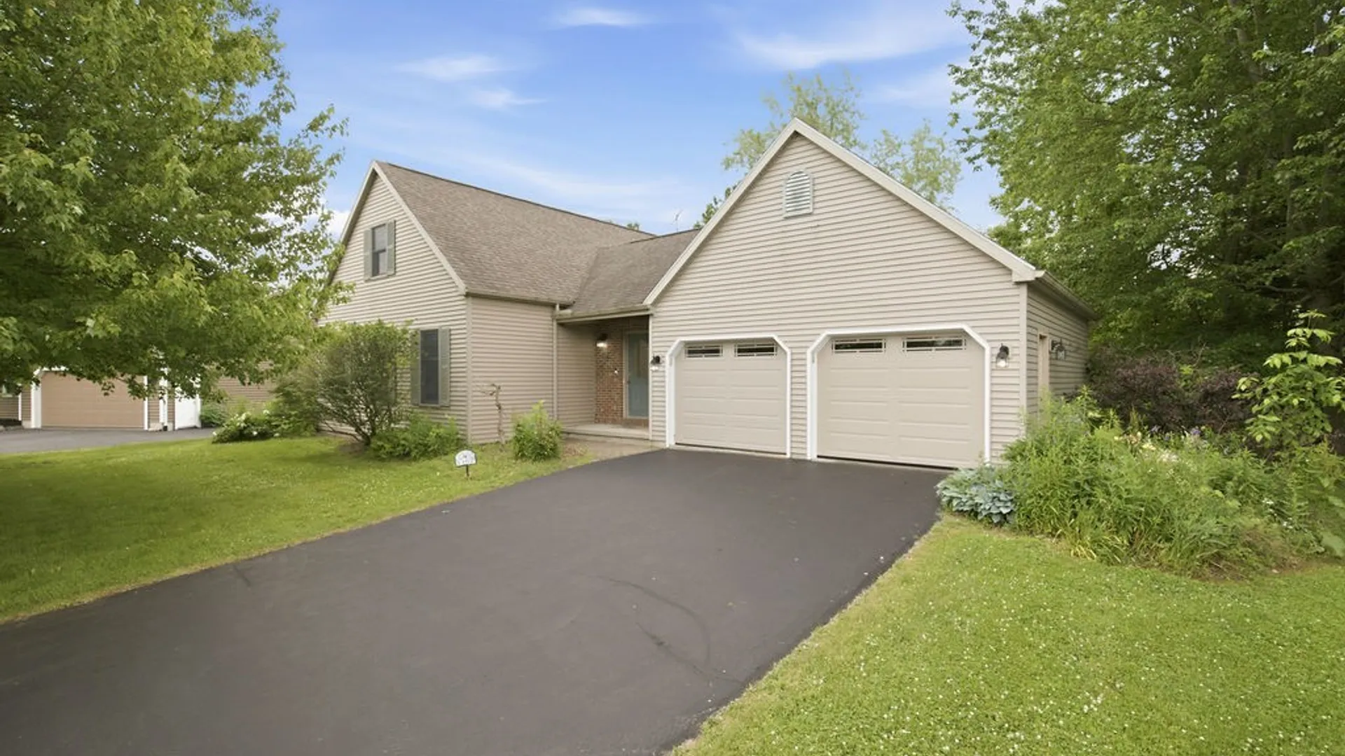 Property at 8413 Sugar Pine Circle, Clay, NY 13090 2