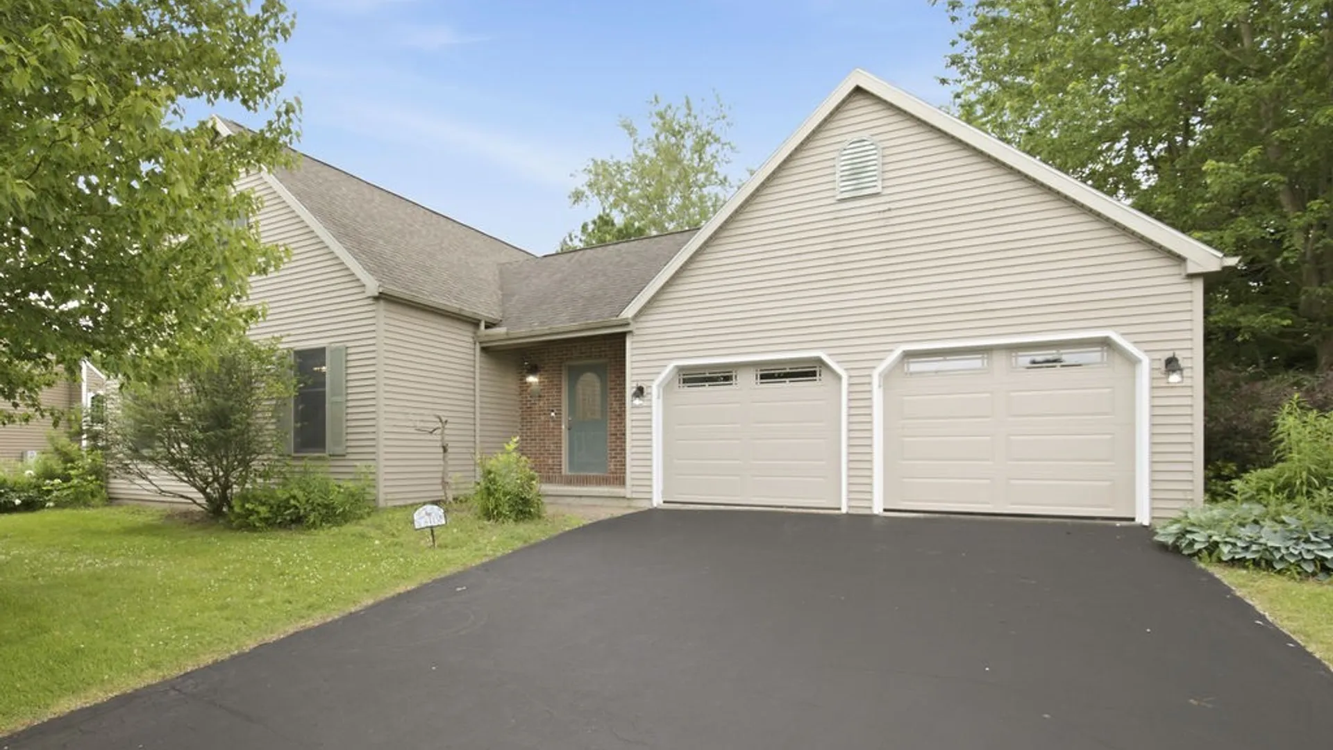 Property at 8413 Sugar Pine Circle, Clay, NY 13090 3
