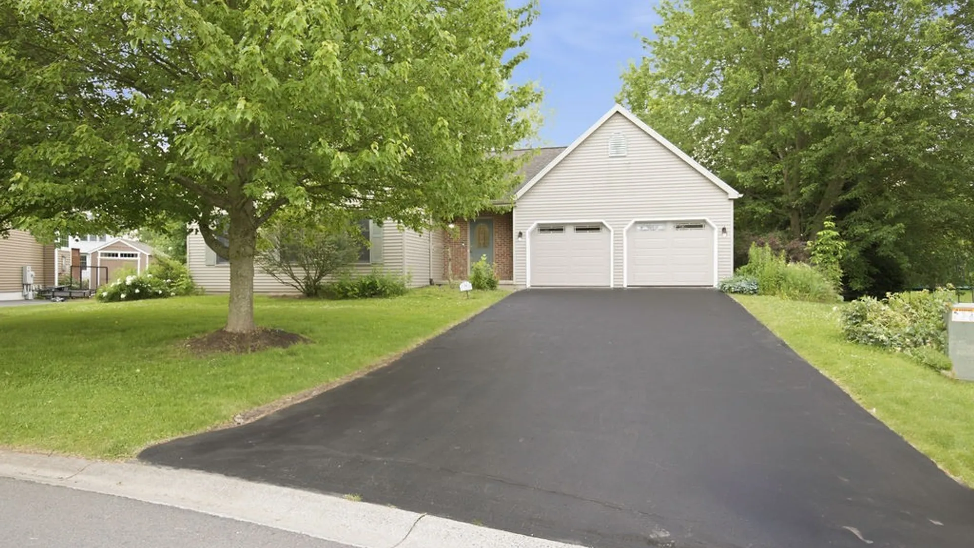 Property at 8413 Sugar Pine Circle, Clay, NY 13090 5