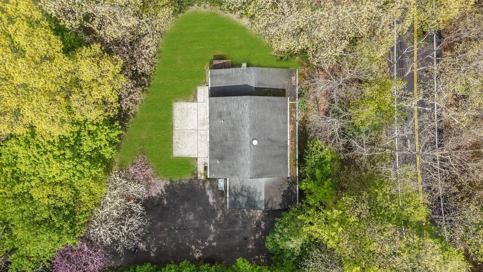 Property at 214 Landing Avenue, Smithtown, NY 11787 12