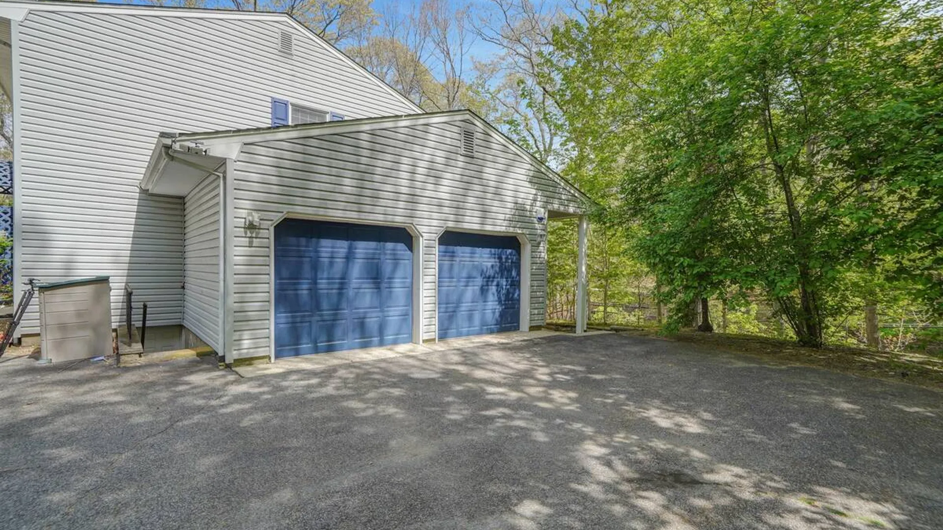 Property at 214 Landing Avenue, Smithtown, NY 11787 3