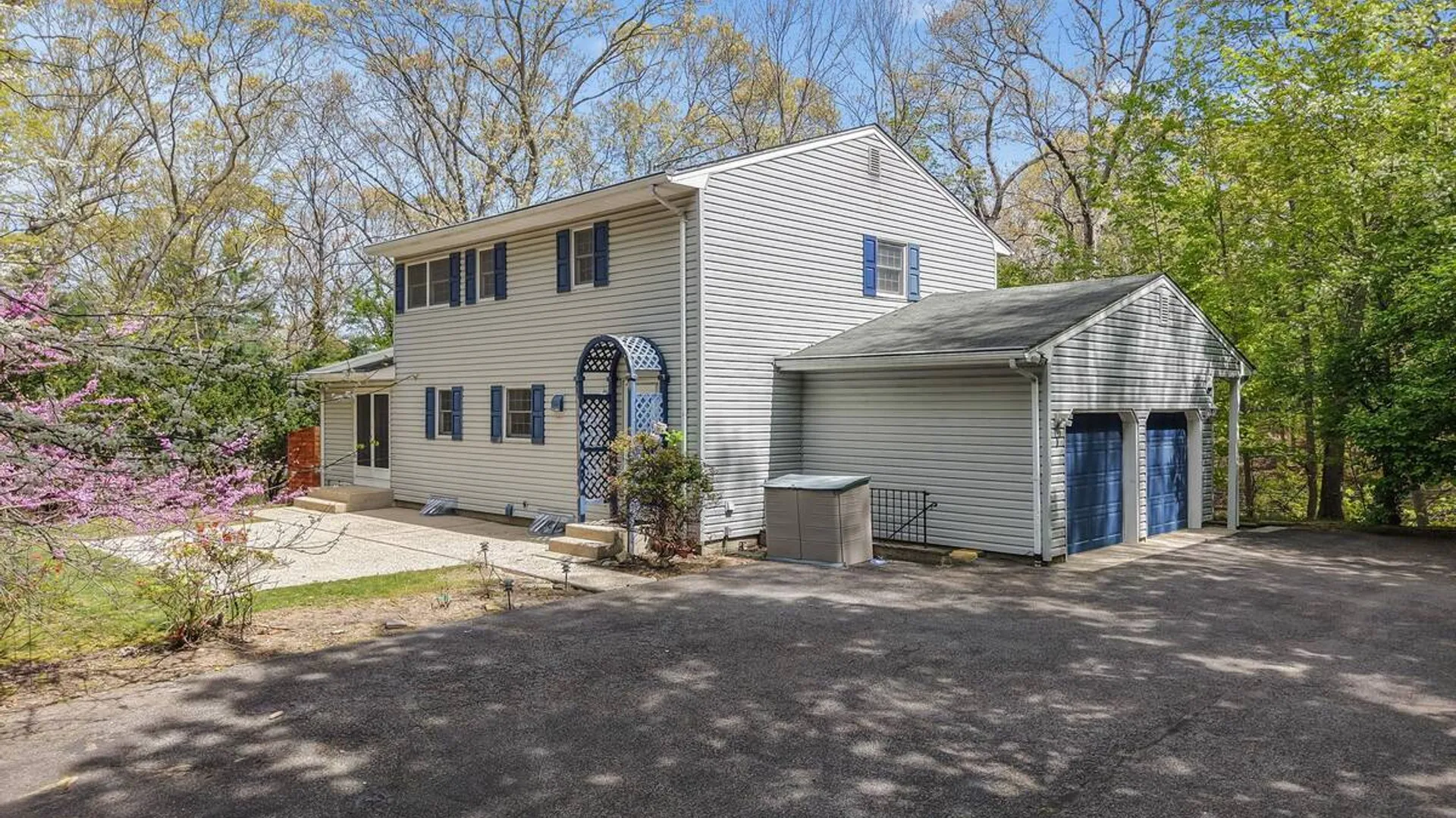 Property at 214 Landing Avenue, Smithtown, NY 11787 9