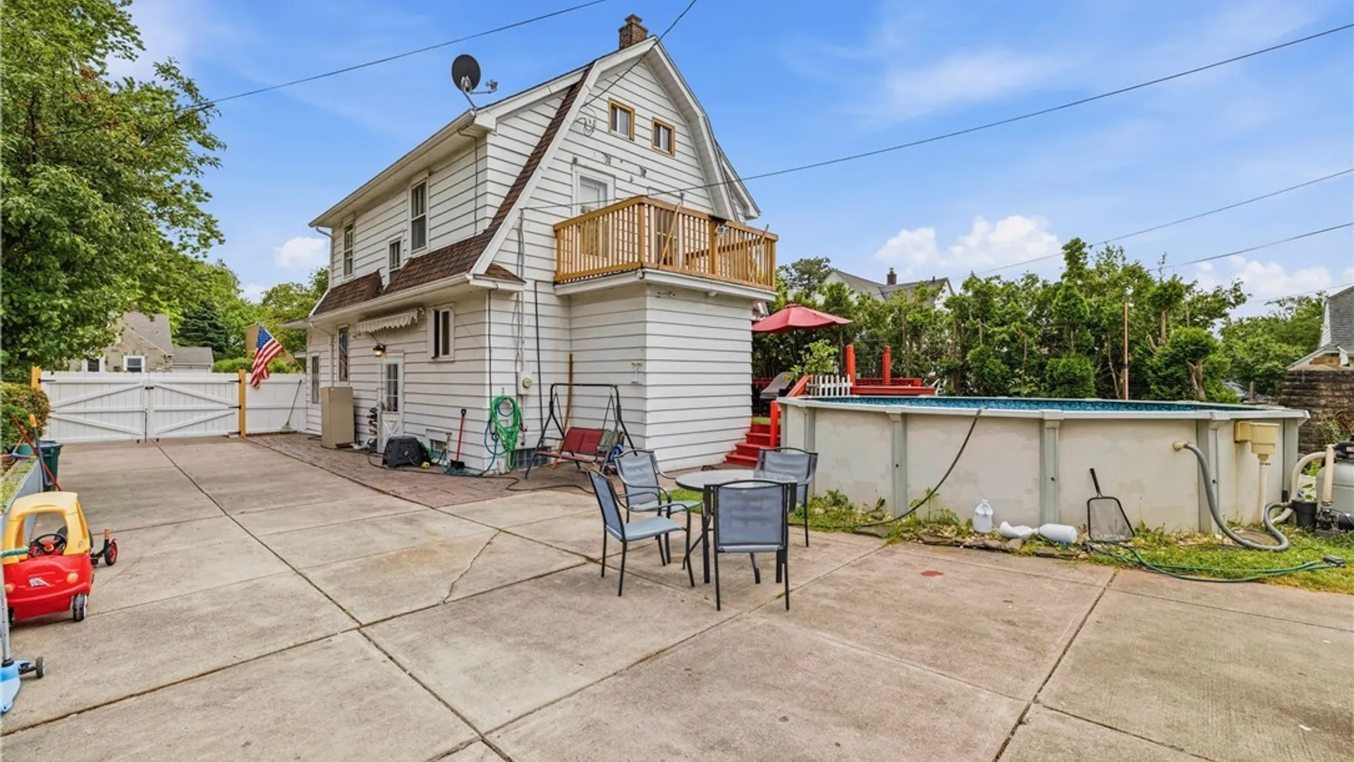 Property at 136 Mapleview Road, Cheektowaga, NY 14225 4