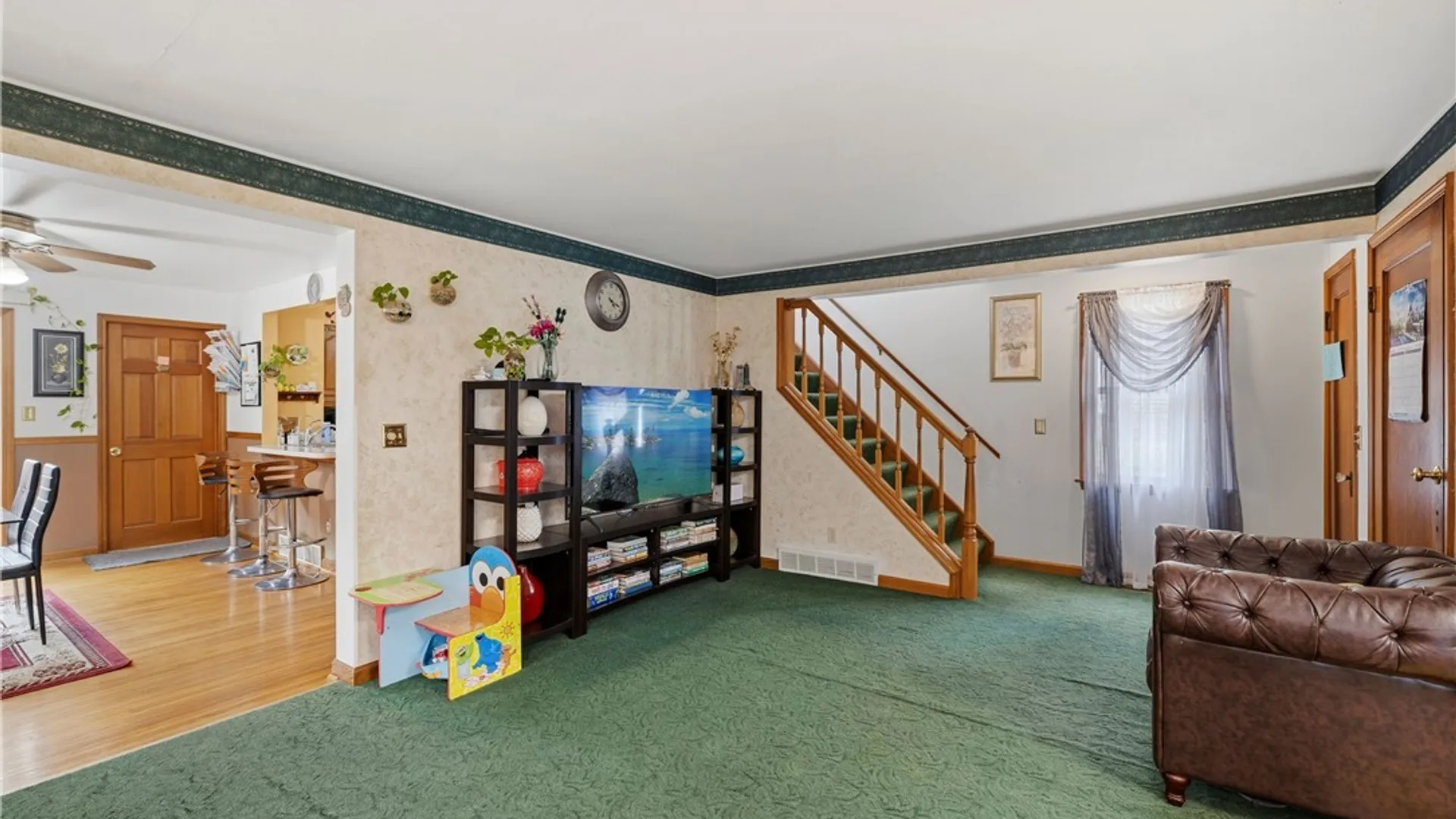 Property at 136 Mapleview Road, Cheektowaga, NY 14225 9