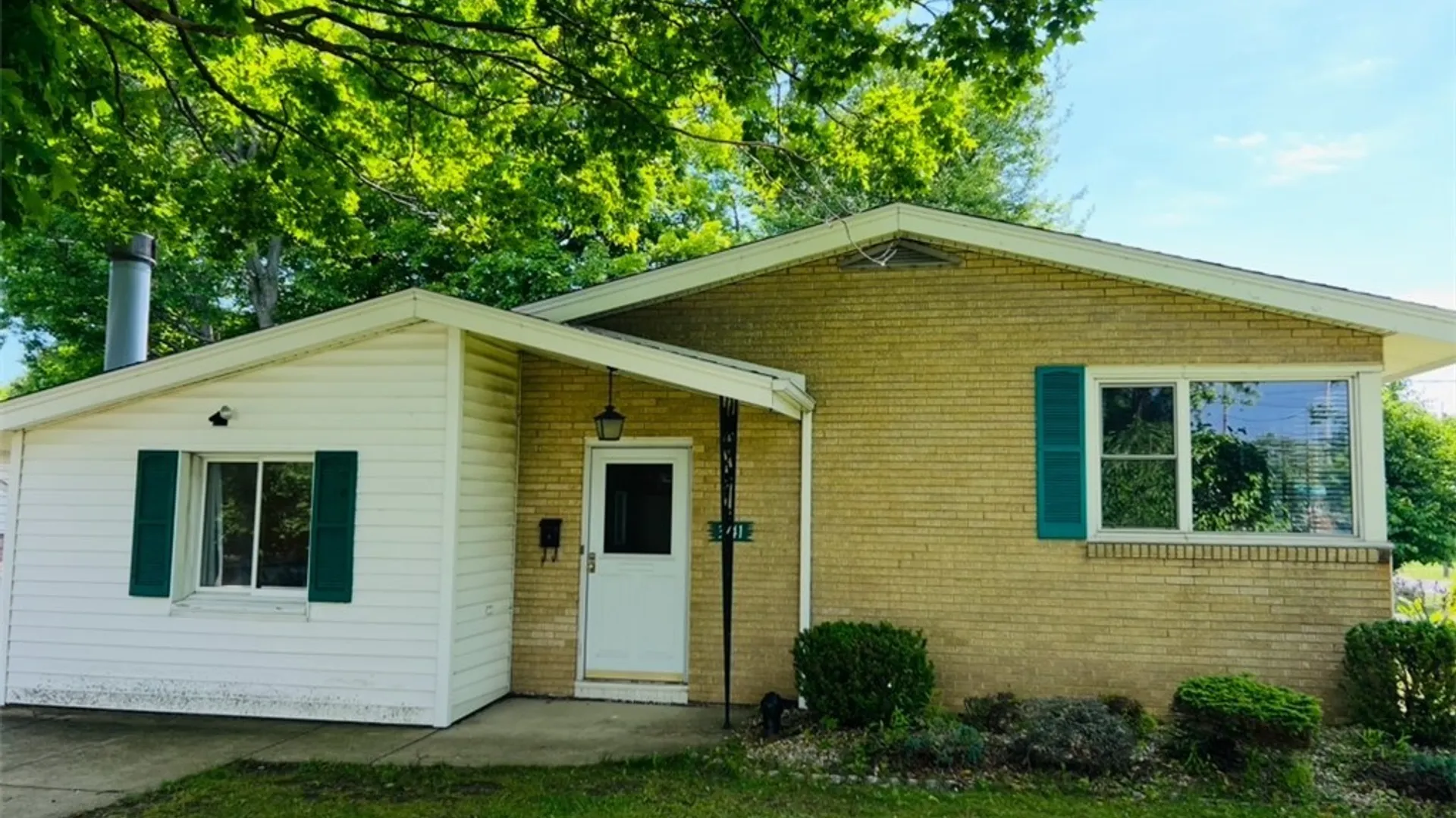 Property at 3741 Harrison Avenue, Hamburg, NY 14219 2