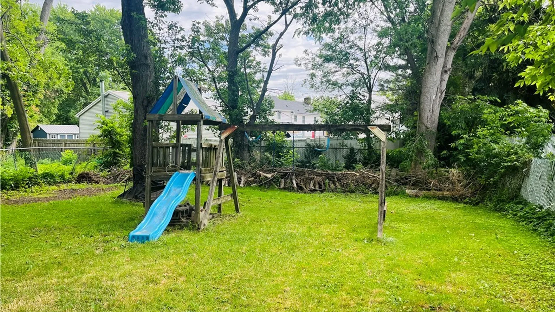 Property at 717 Pasadena Avenue, Niagara Falls, NY 14304 9