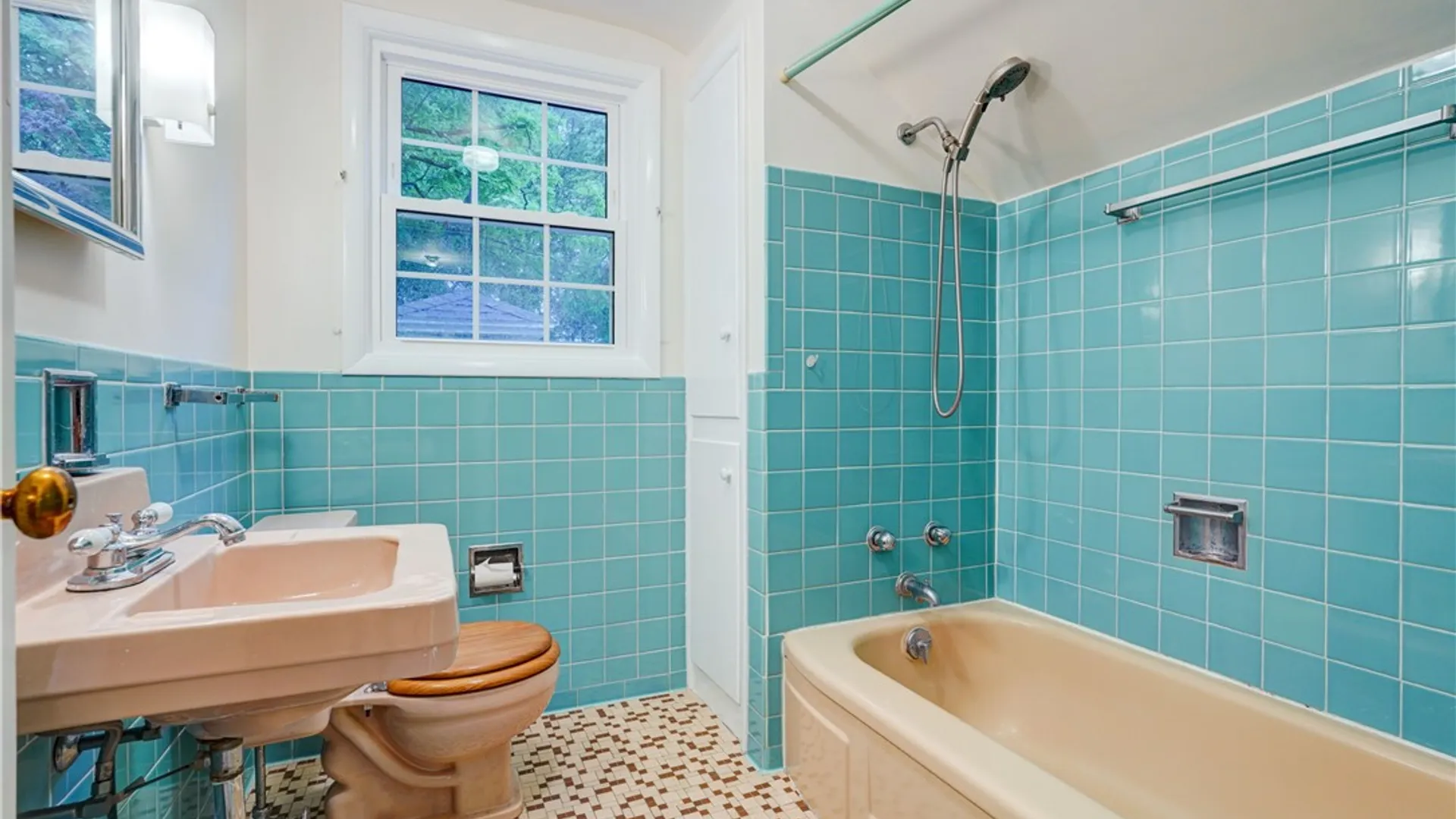 Property at 202 Nob Hl, Irondequoit, NY 14617 28