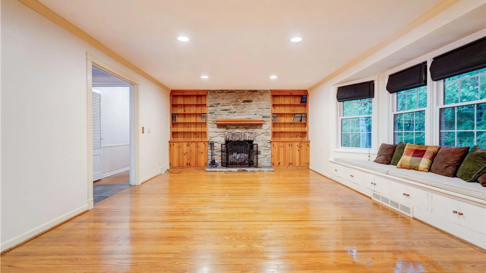 Property at 202 Nob Hl, Irondequoit, NY 14617 3