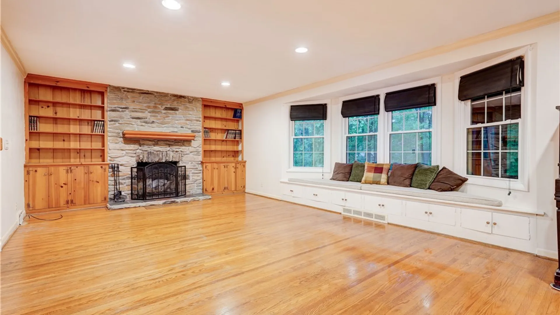 Property at 202 Nob Hl, Irondequoit, NY 14617 4
