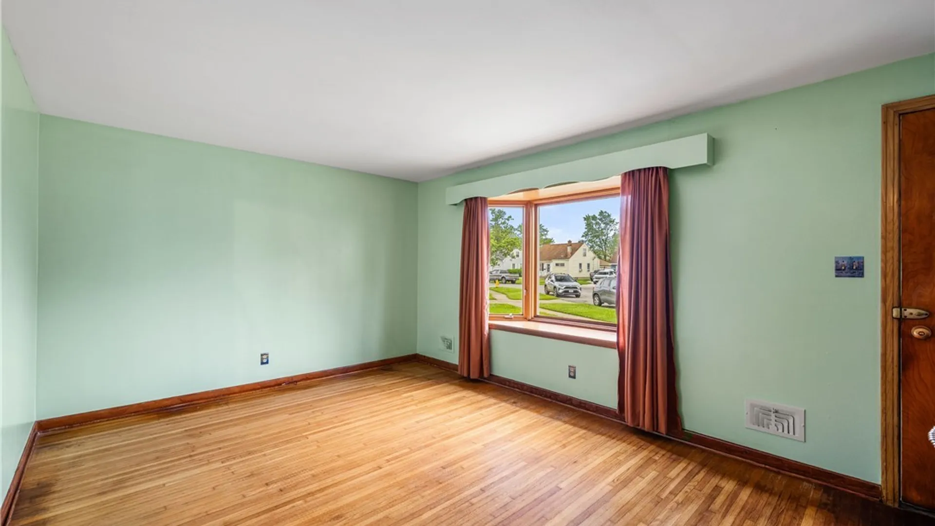 Property at 6 Nokomis Parkway, Cheektowaga, NY 14225 11