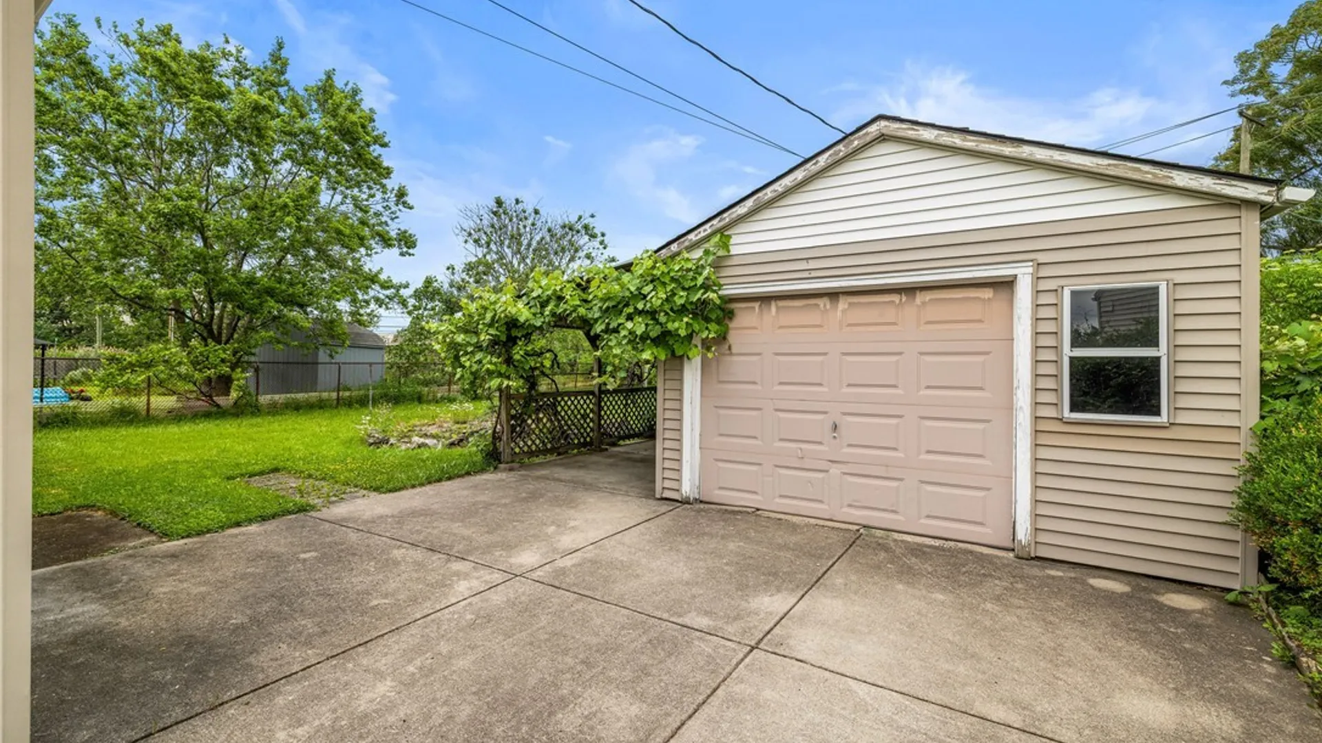 Property at 6 Nokomis Parkway, Cheektowaga, NY 14225 3