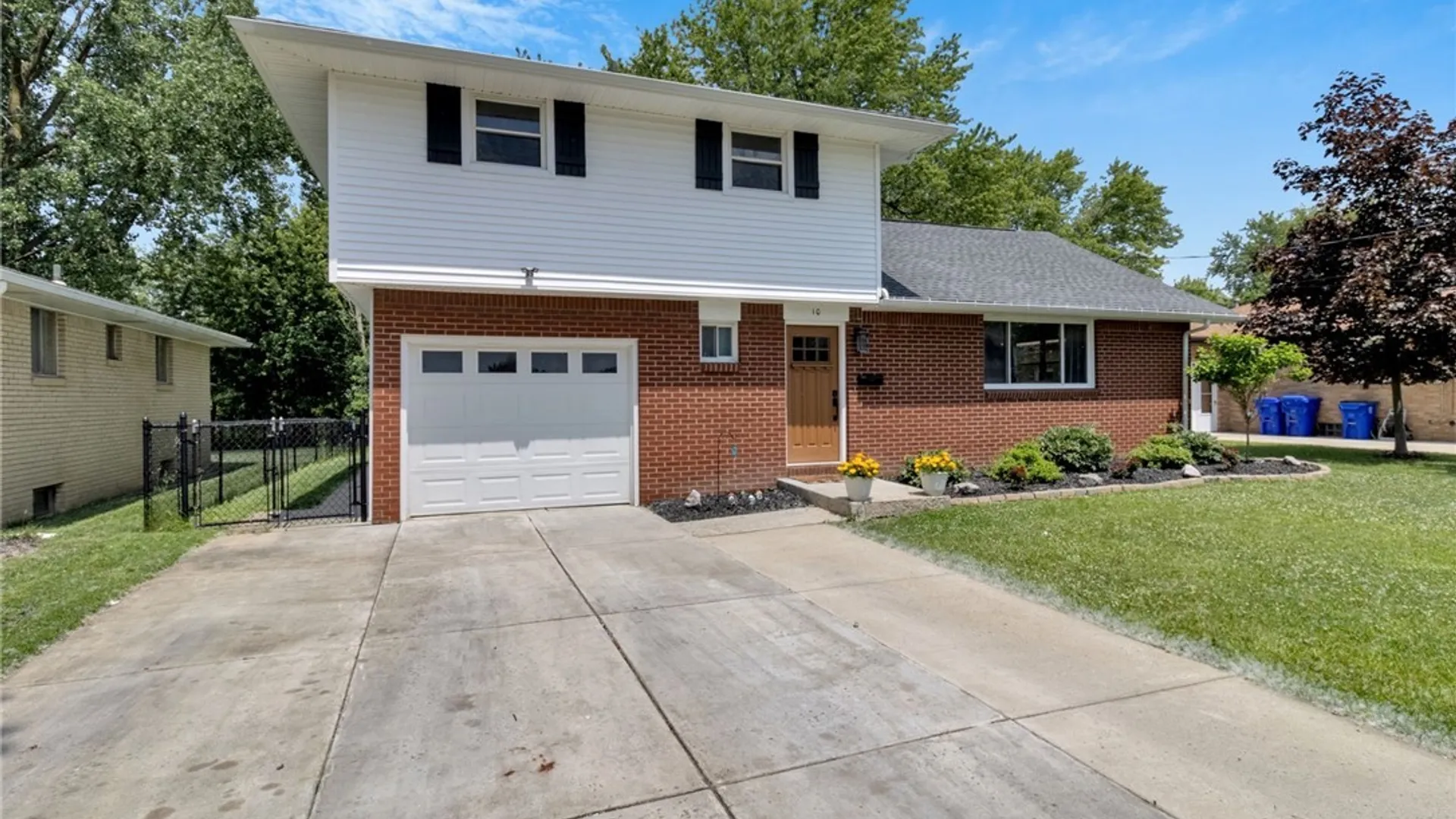 Property at 10 Laurelton Drive, West Seneca, NY 14224 2