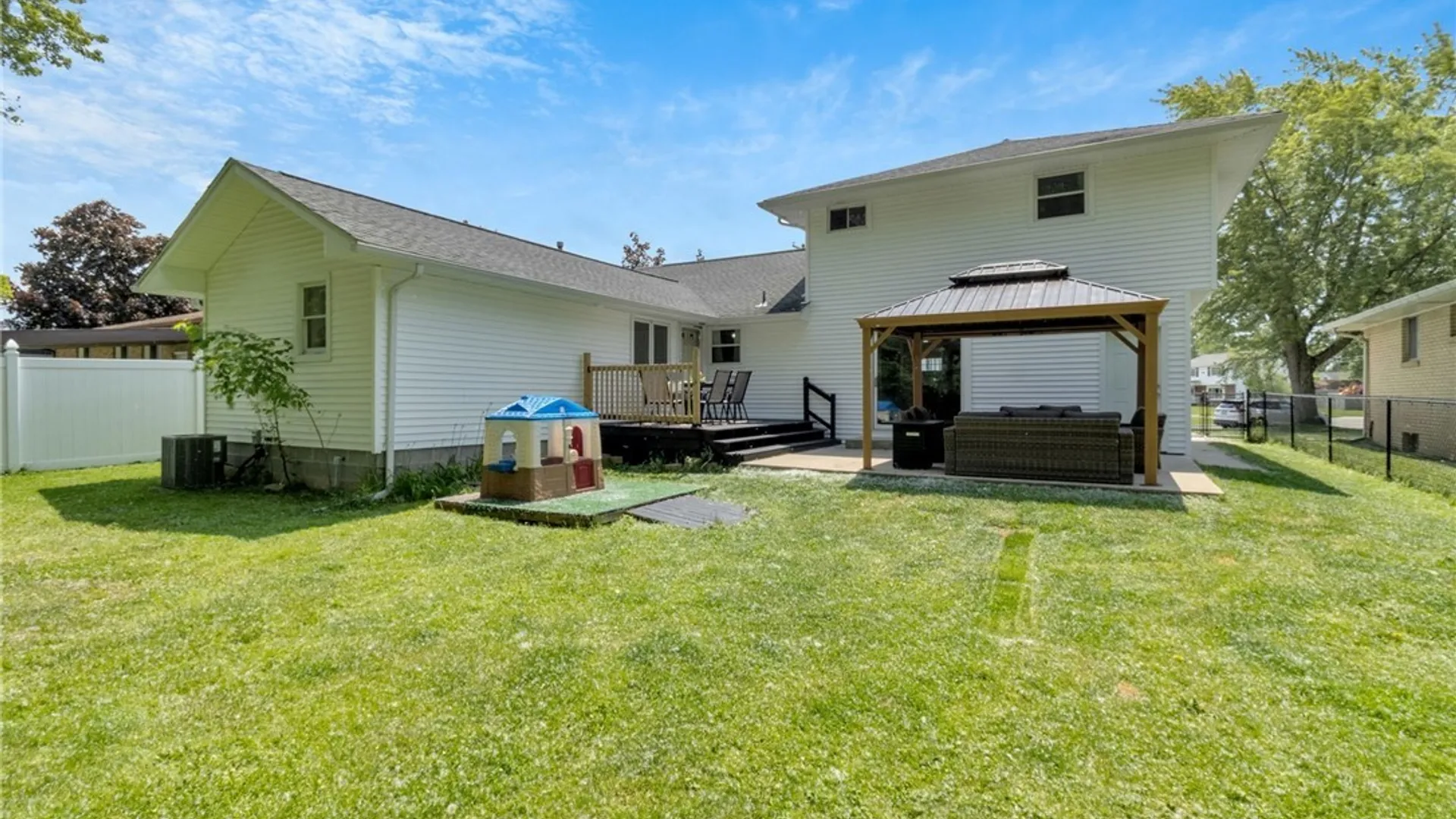 Property at 10 Laurelton Drive, West Seneca, NY 14224 38