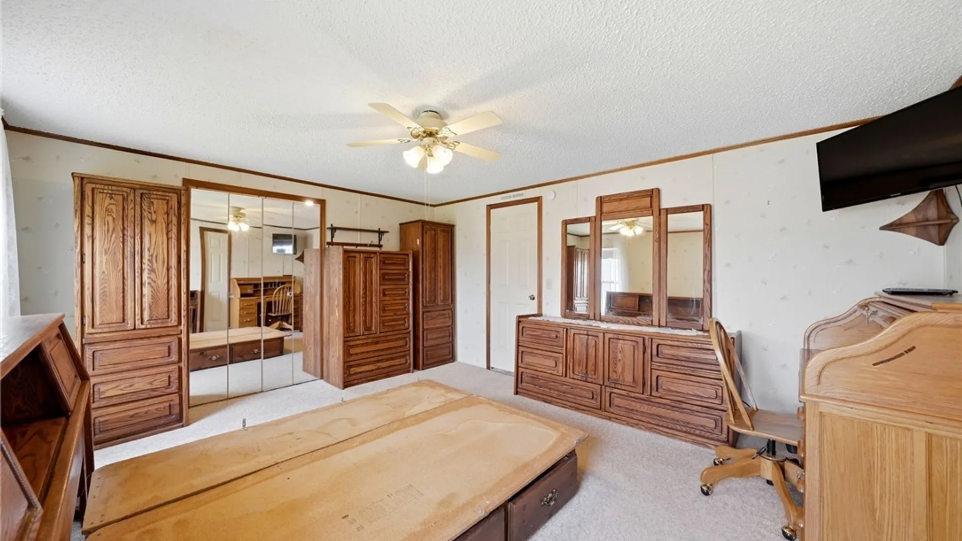 Property at 22 Cypress Road, Cheektowaga, NY 14227 18