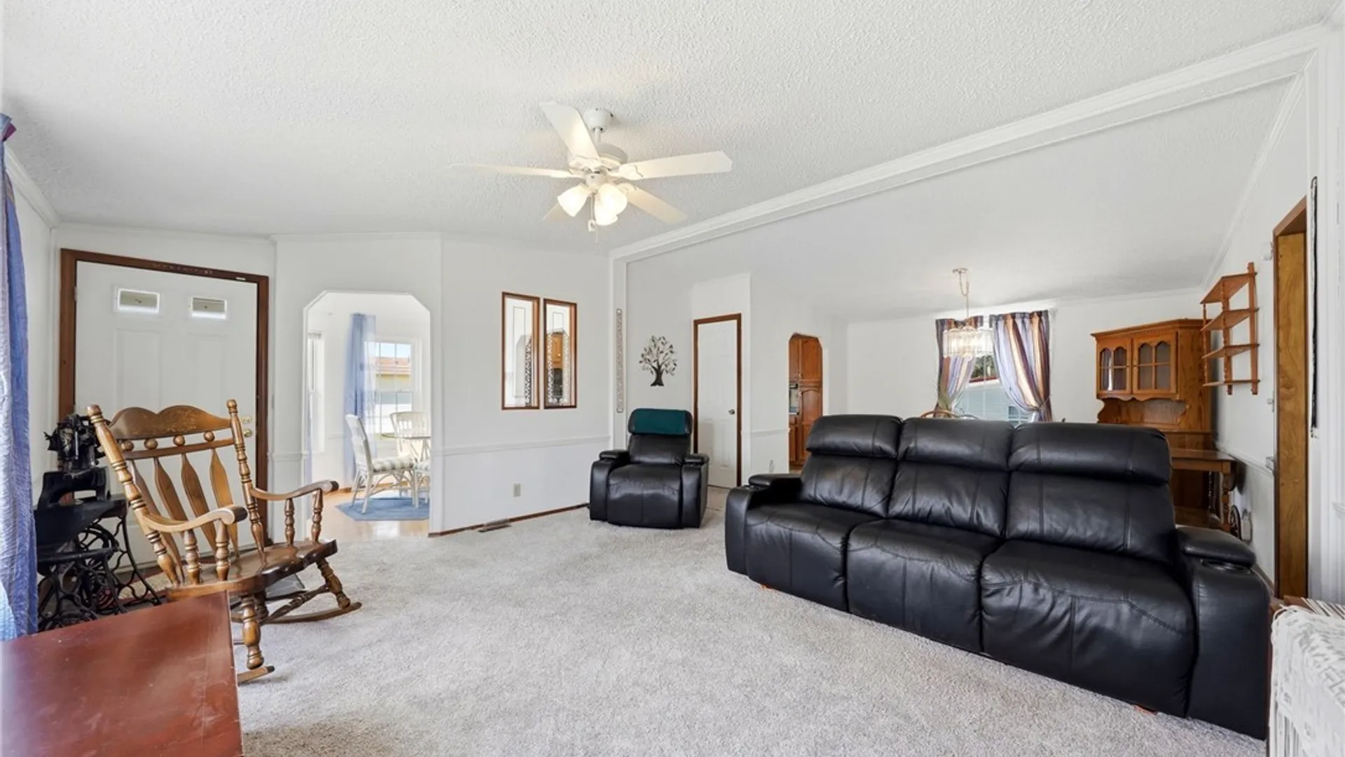Property at 22 Cypress Road, Cheektowaga, NY 14227 5