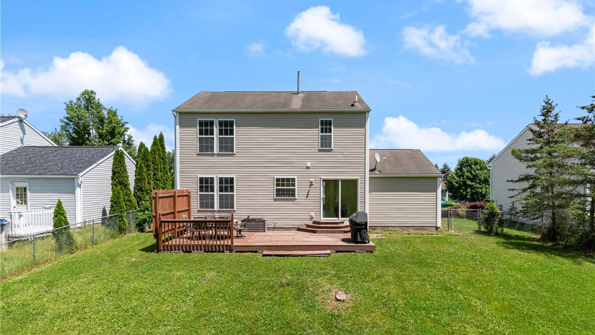 Property at 3331 Eagles Roost Lane, Walworth, NY 14502 6