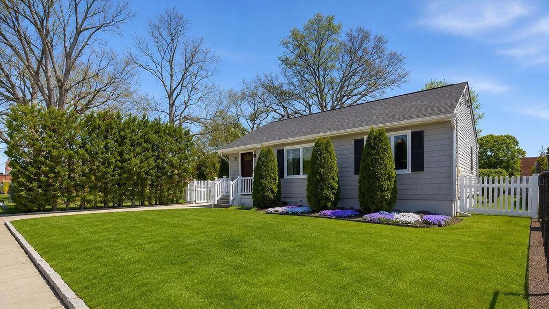 Property at 89 Parliament Place, North Babylon, NY 11703 17
