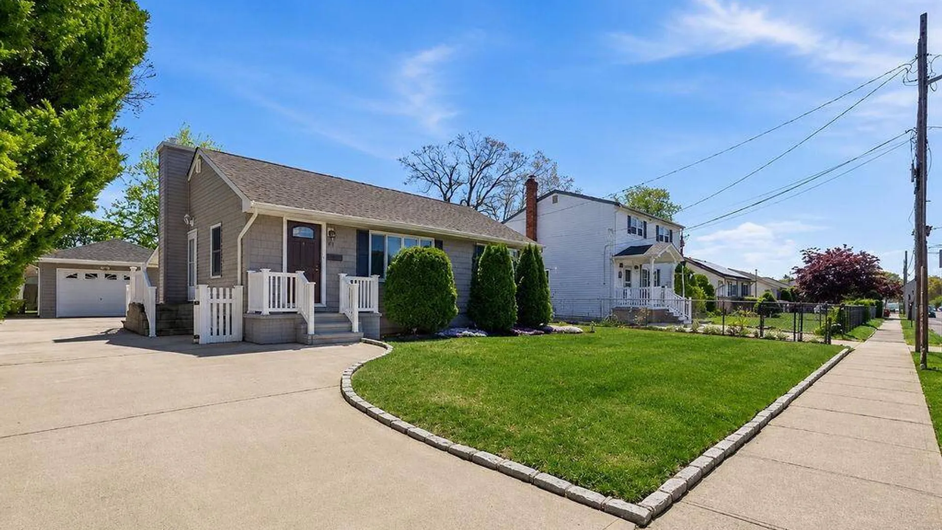 Property at 89 Parliament Place, North Babylon, NY 11703 18