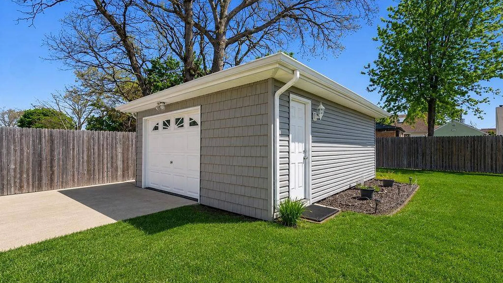 Property at 89 Parliament Place, North Babylon, NY 11703 20