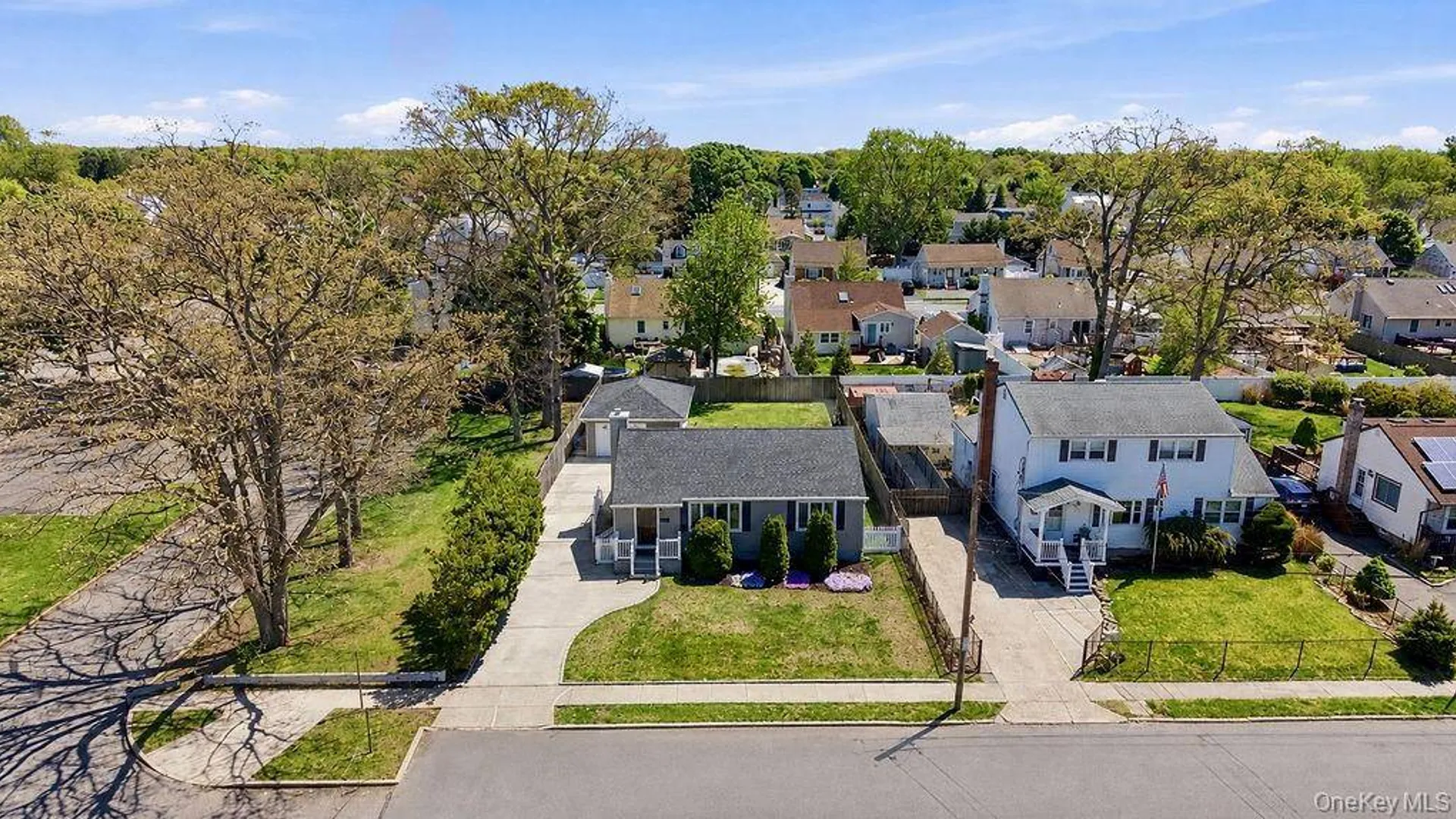 Property at 89 Parliament Place, North Babylon, NY 11703 21
