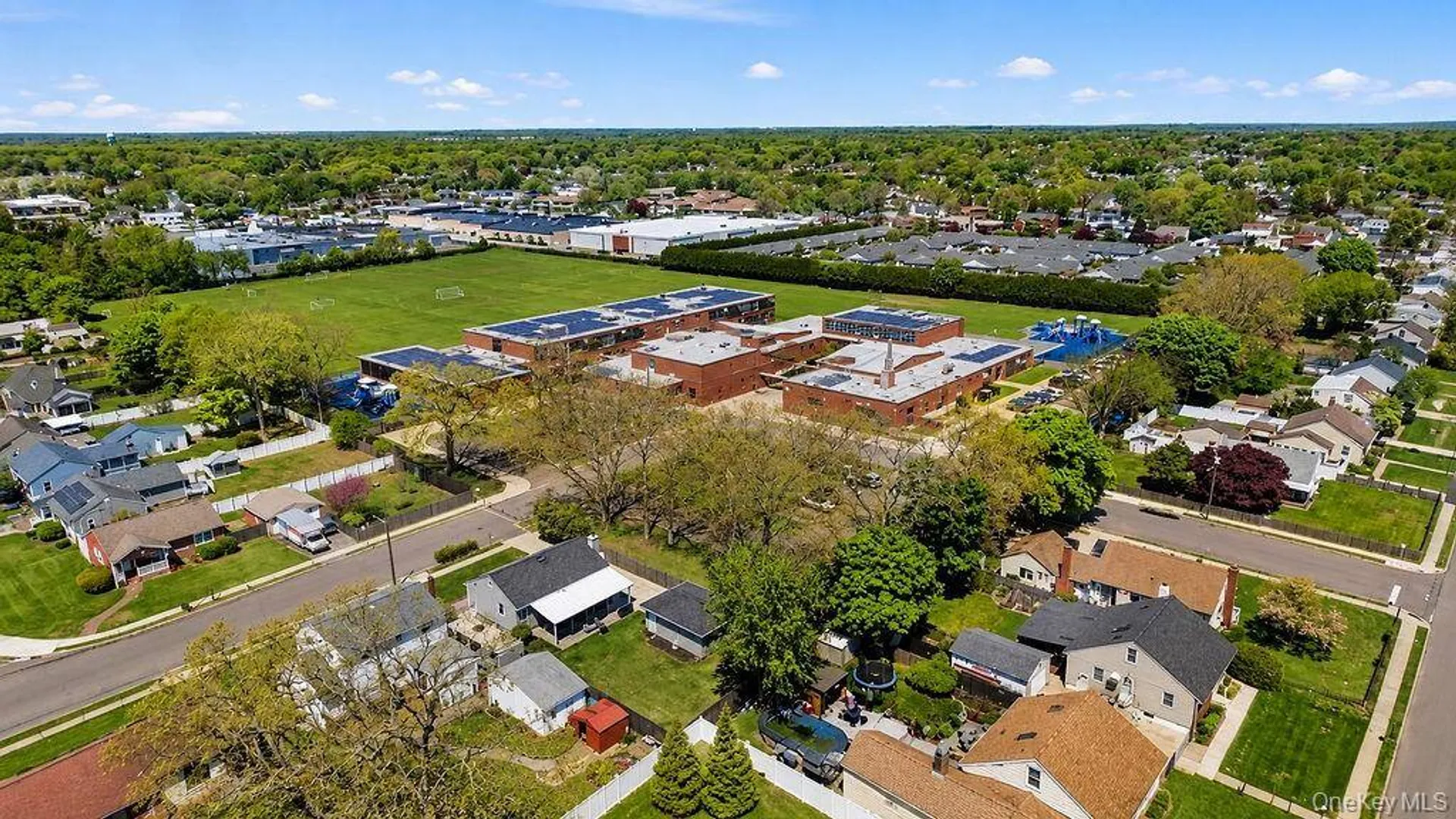 Property at 89 Parliament Place, North Babylon, NY 11703 24