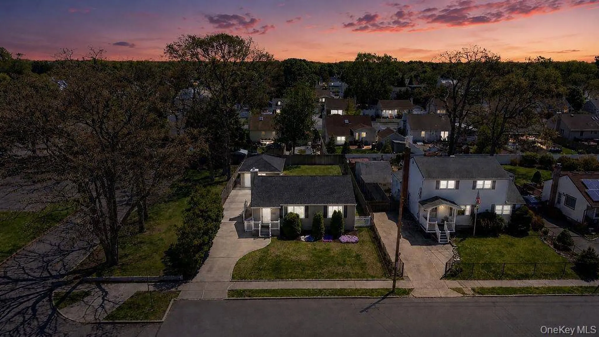 Property at 89 Parliament Place, North Babylon, NY 11703 28