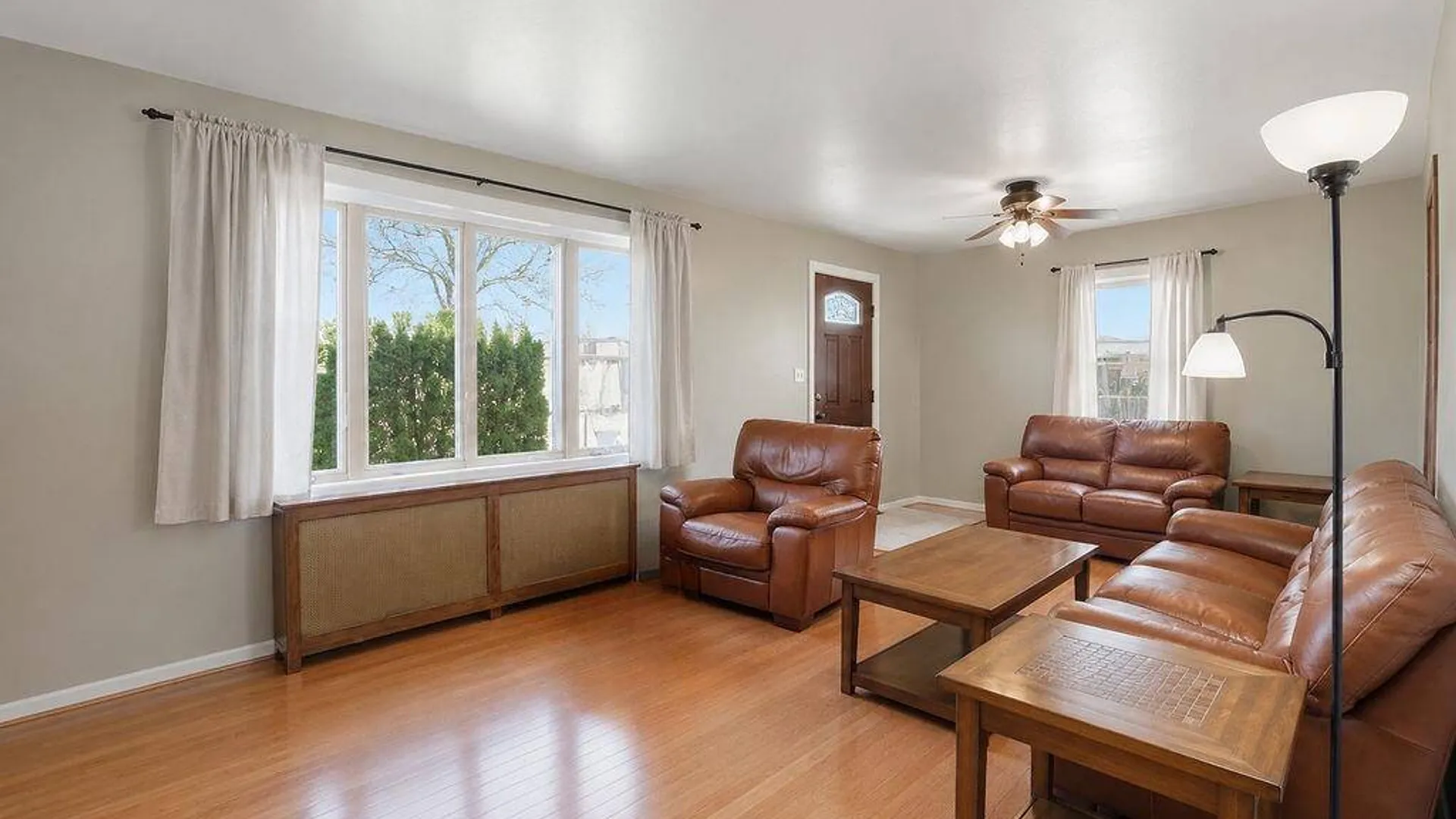 Property at 89 Parliament Place, North Babylon, NY 11703 4
