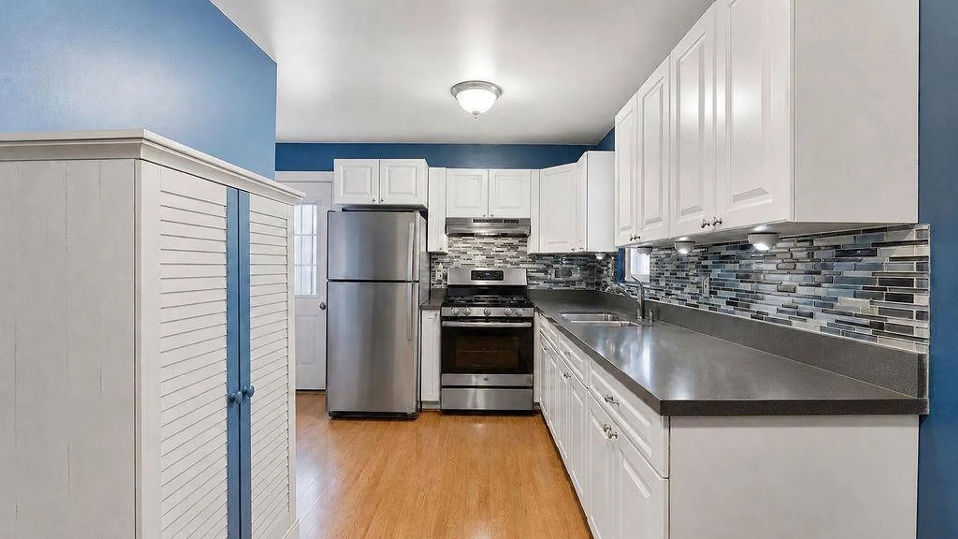 Property at 89 Parliament Place, North Babylon, NY 11703 5