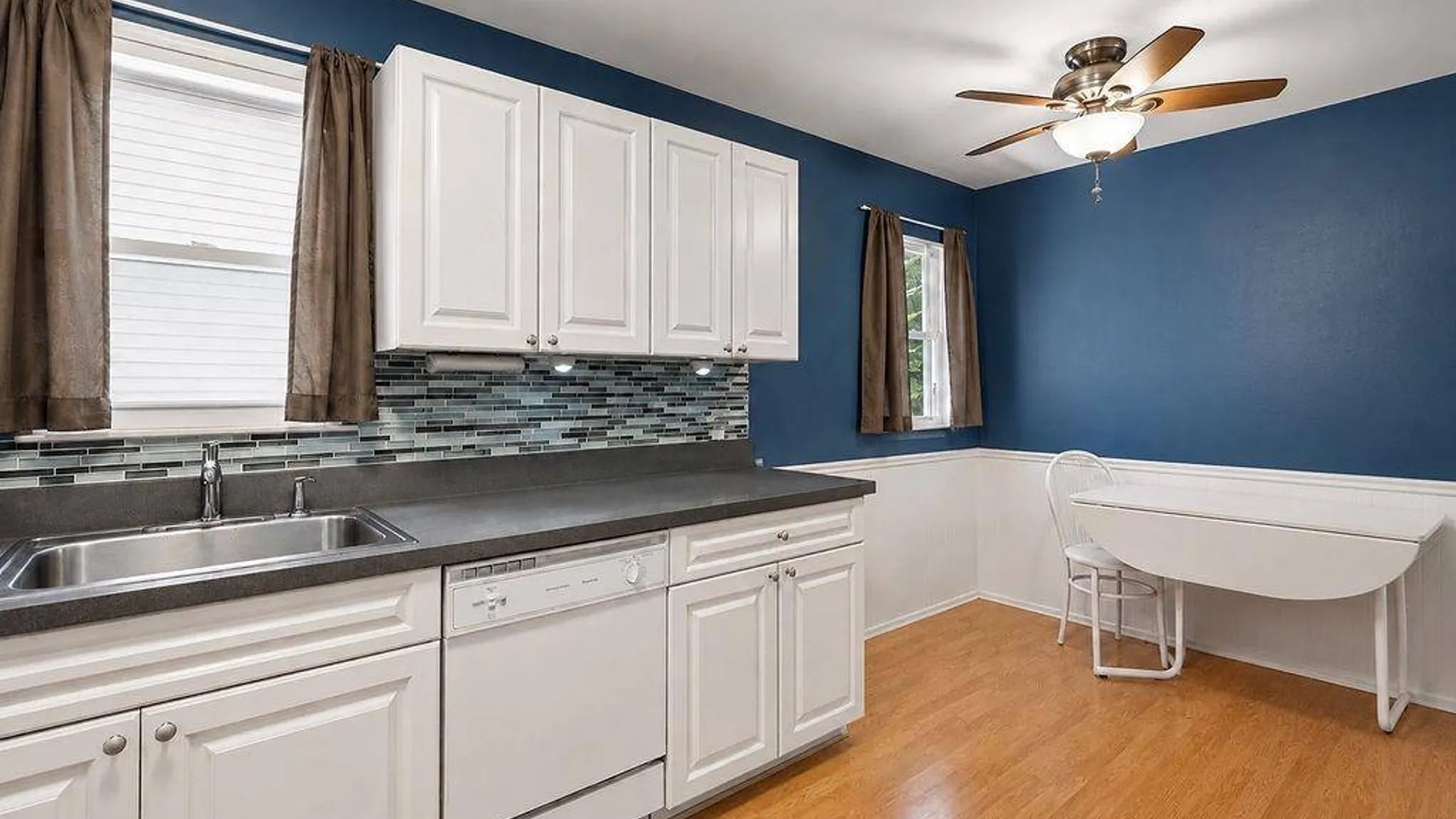 Property at 89 Parliament Place, North Babylon, NY 11703 6