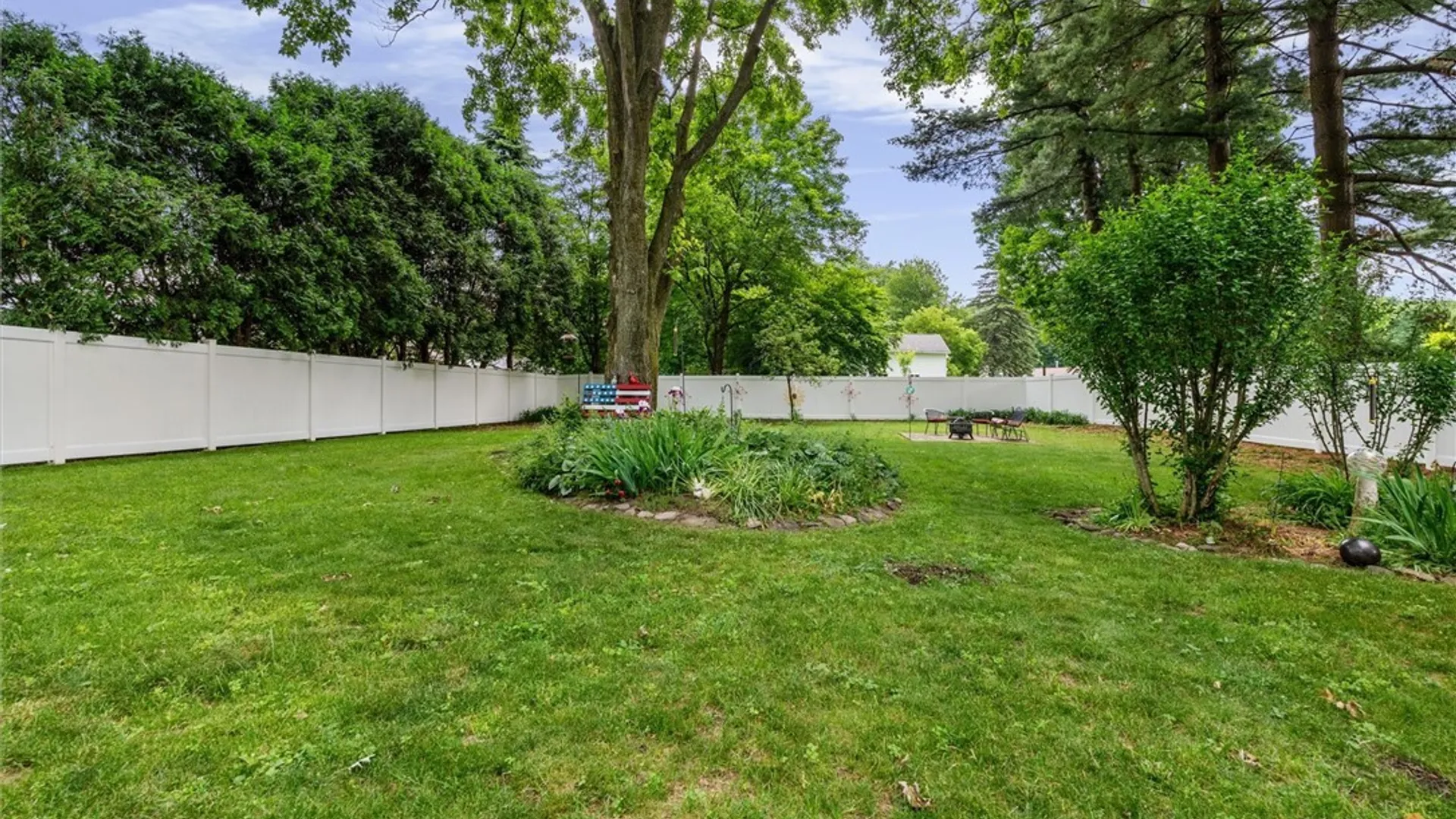 Property at 132 Barclay Road, Camillus, NY 13031 18