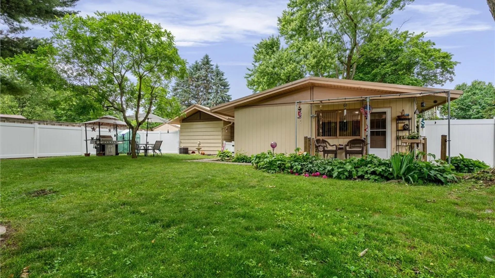 Property at 132 Barclay Road, Camillus, NY 13031 19