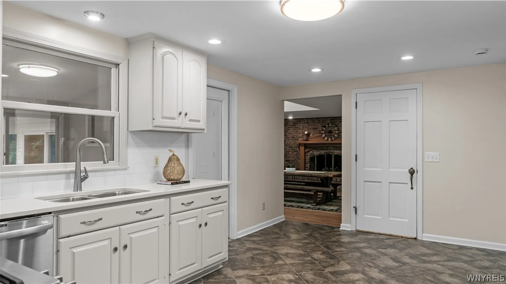Property at 6 Stonehenge Court, Orchard Park, NY 14127 16