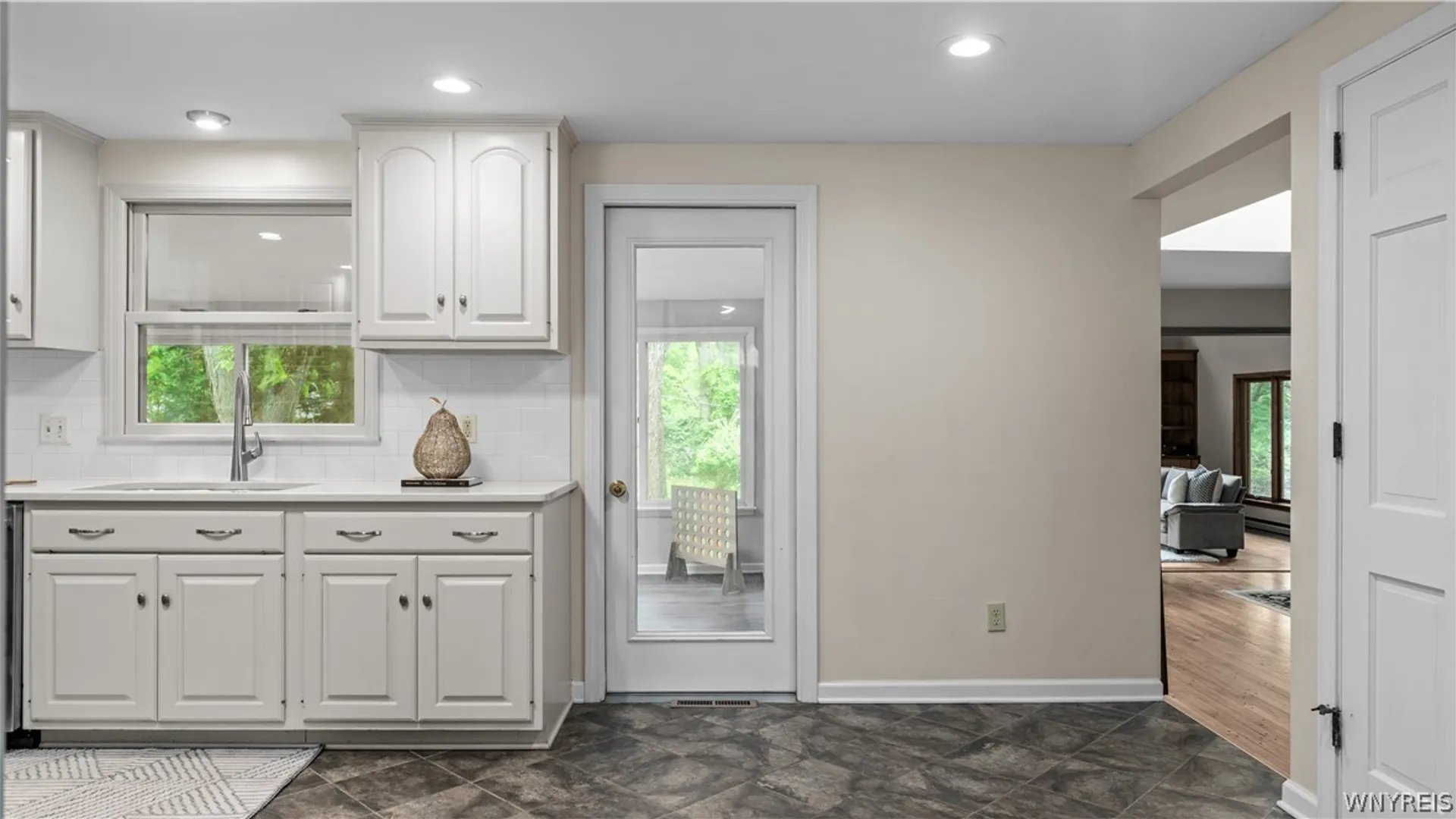 Property at 6 Stonehenge Court, Orchard Park, NY 14127 17
