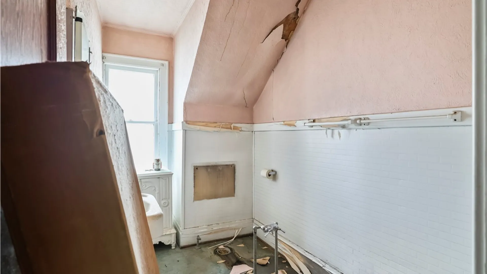 Property at 270 Comstock Avenue, Buffalo, NY 14215 17