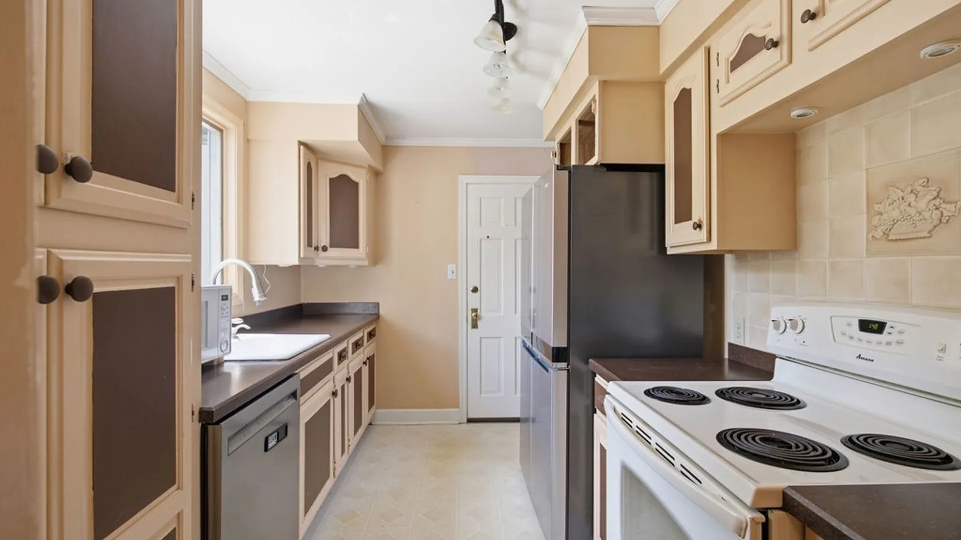Property at 2 Lansdowne Road, DeWitt, NY 13214 17