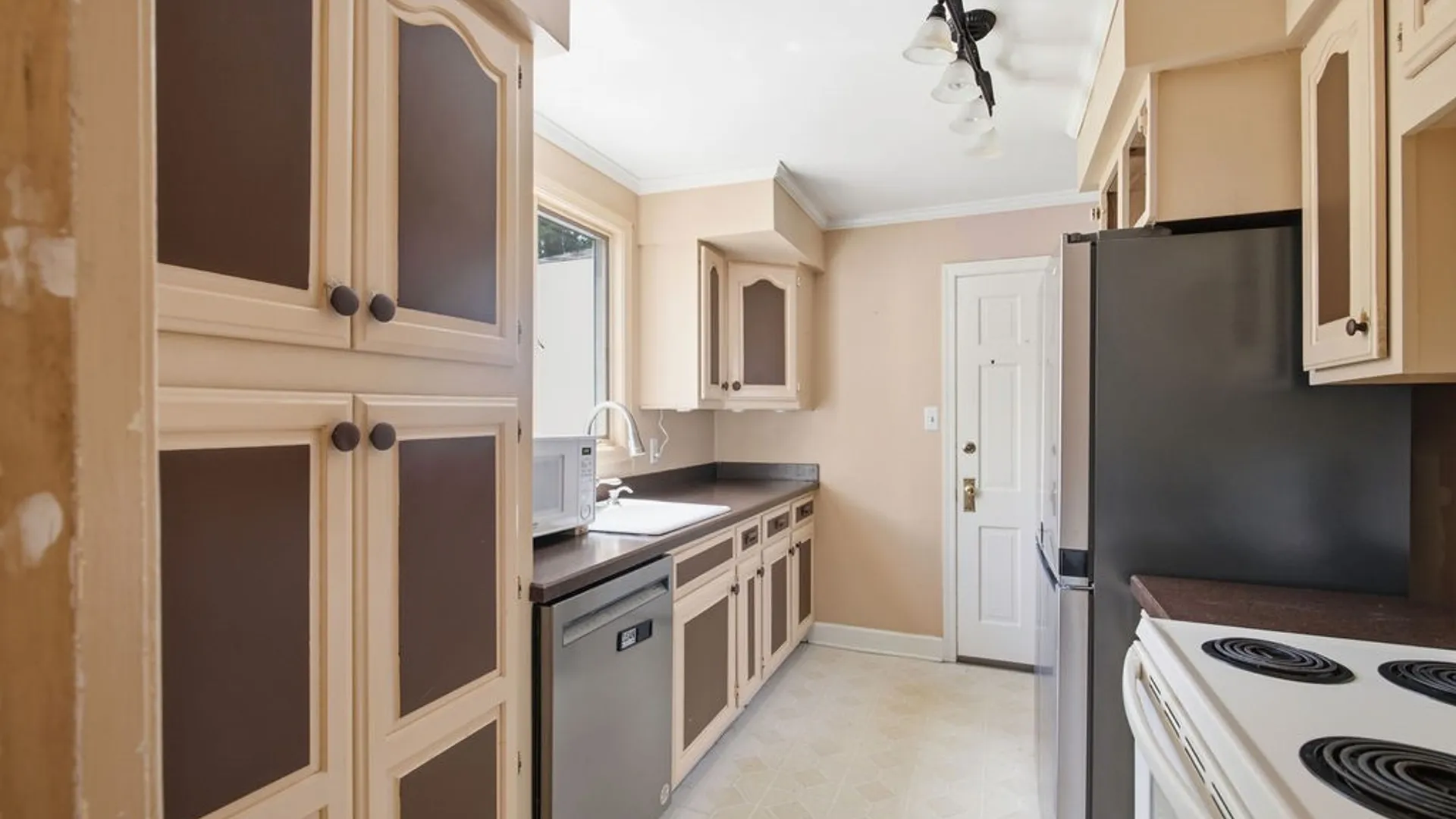 Property at 2 Lansdowne Road, DeWitt, NY 13214 18