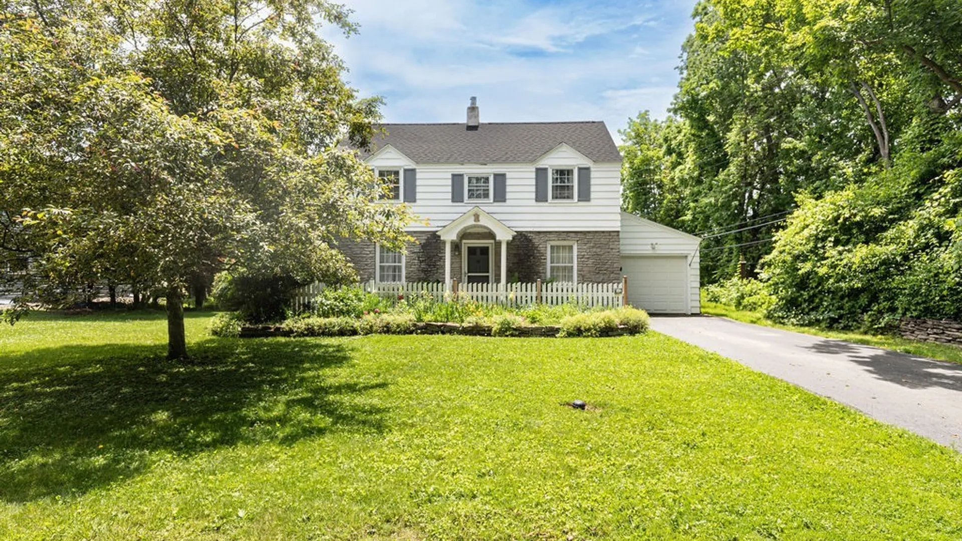 Property at 2 Lansdowne Road, DeWitt, NY 13214 2