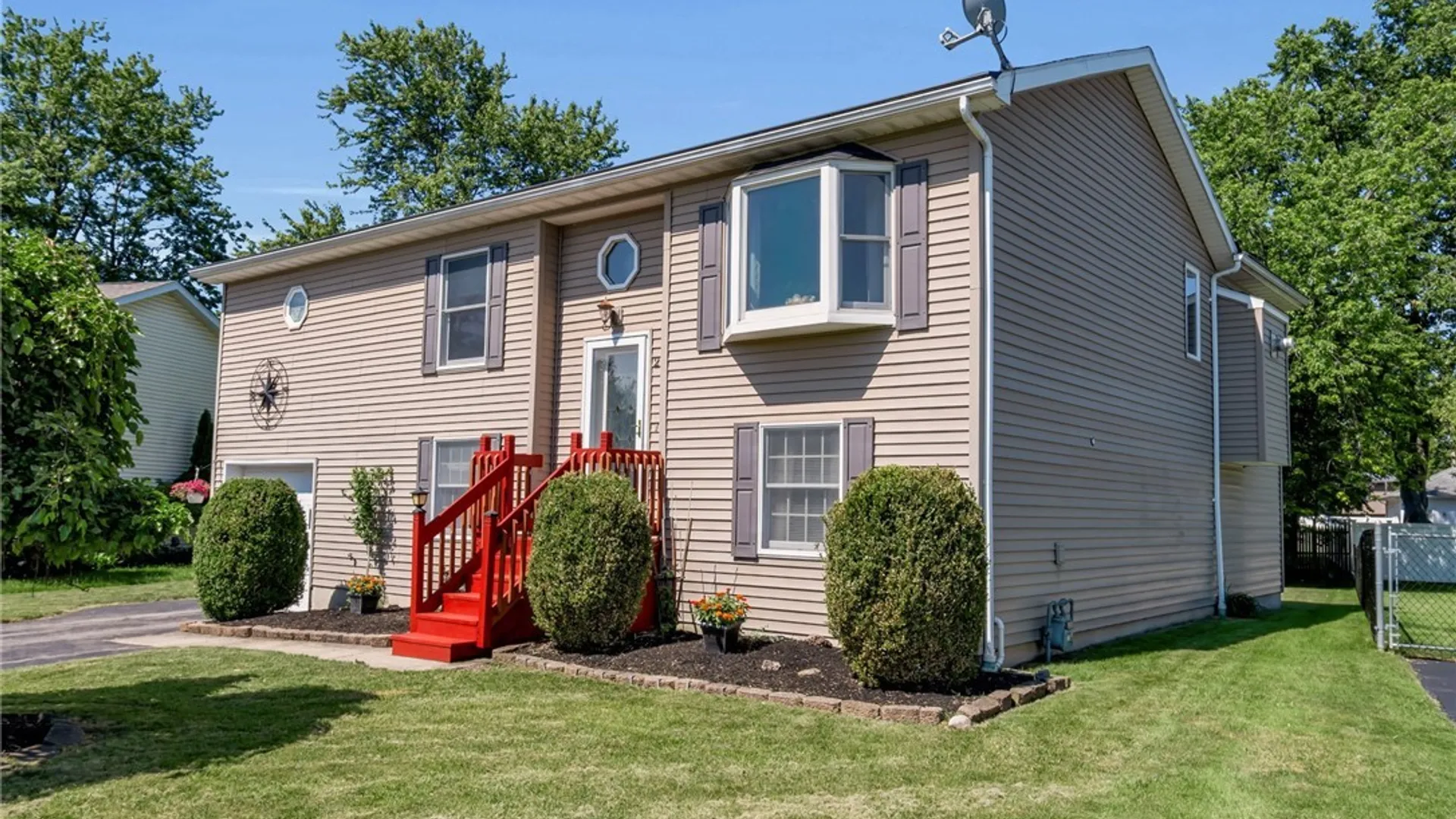 Property at 215 Summit Avenue, West Seneca, NY 14224 2