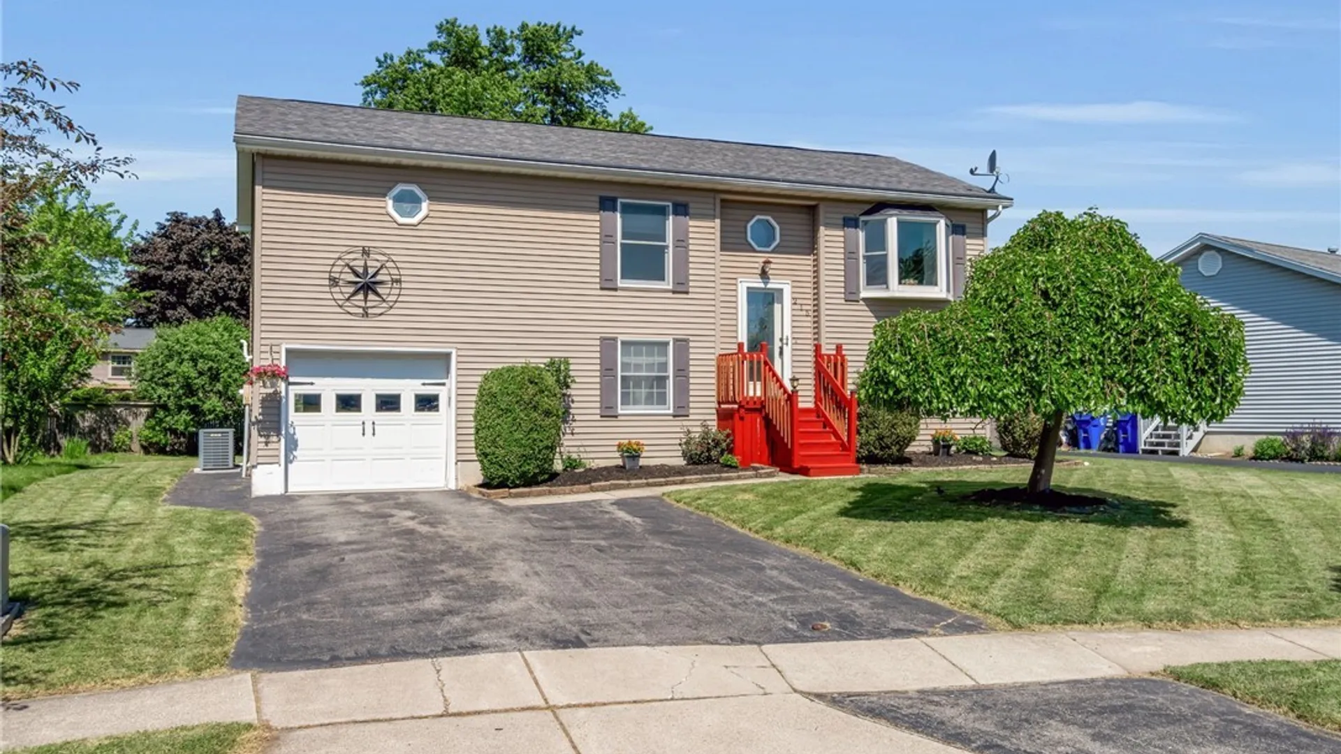 Property at 215 Summit Avenue, West Seneca, NY 14224 3