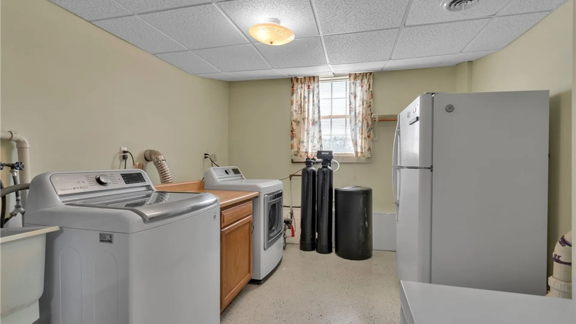 Property at 215 Summit Avenue, West Seneca, NY 14224 30