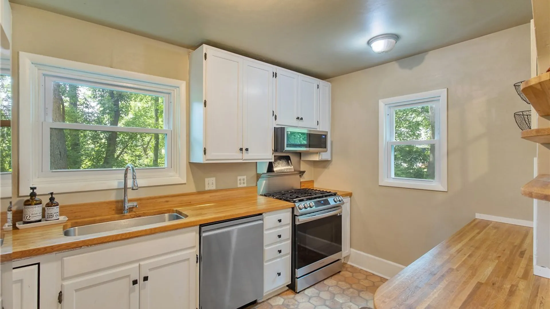 Property at 562 Buckingham Avenue, Syracuse, NY 13210 11