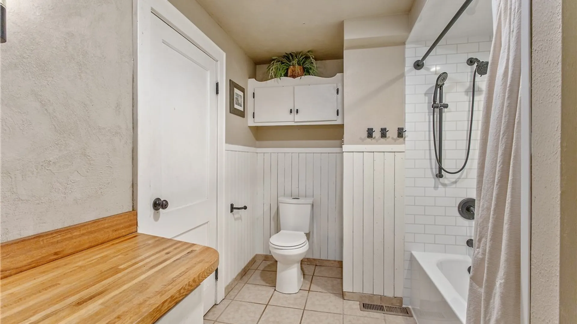Property at 562 Buckingham Avenue, Syracuse, NY 13210 16