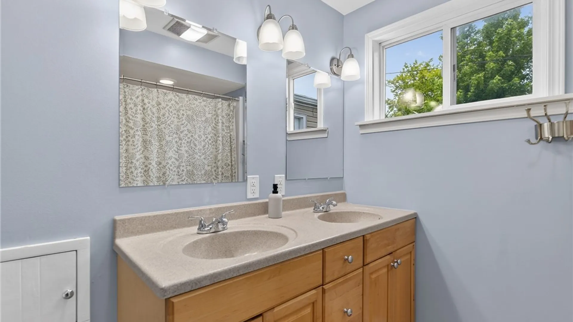 Property at 12 Sylvia Drive, Cheektowaga, NY 14043 34