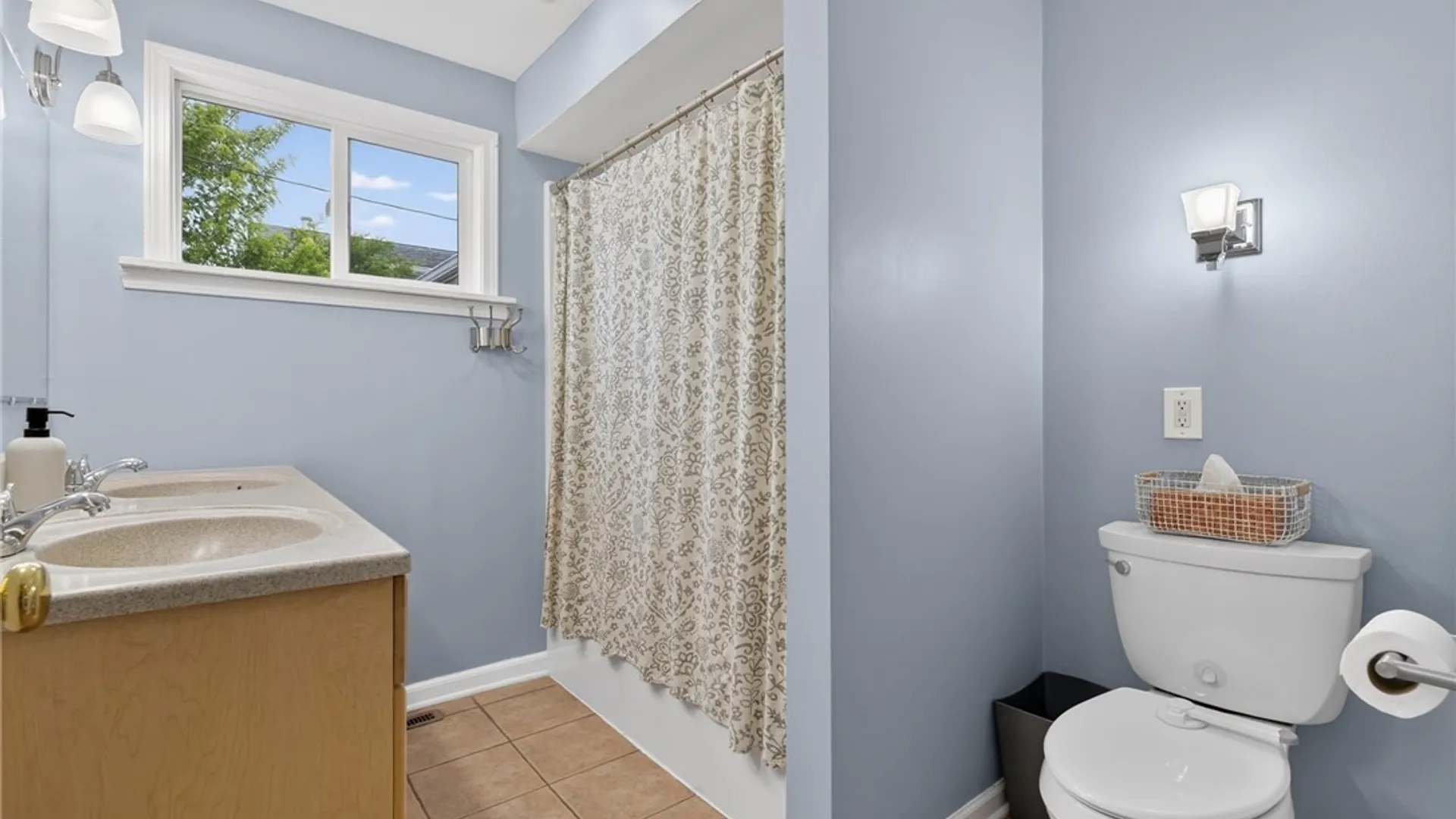 Property at 12 Sylvia Drive, Cheektowaga, NY 14043 35