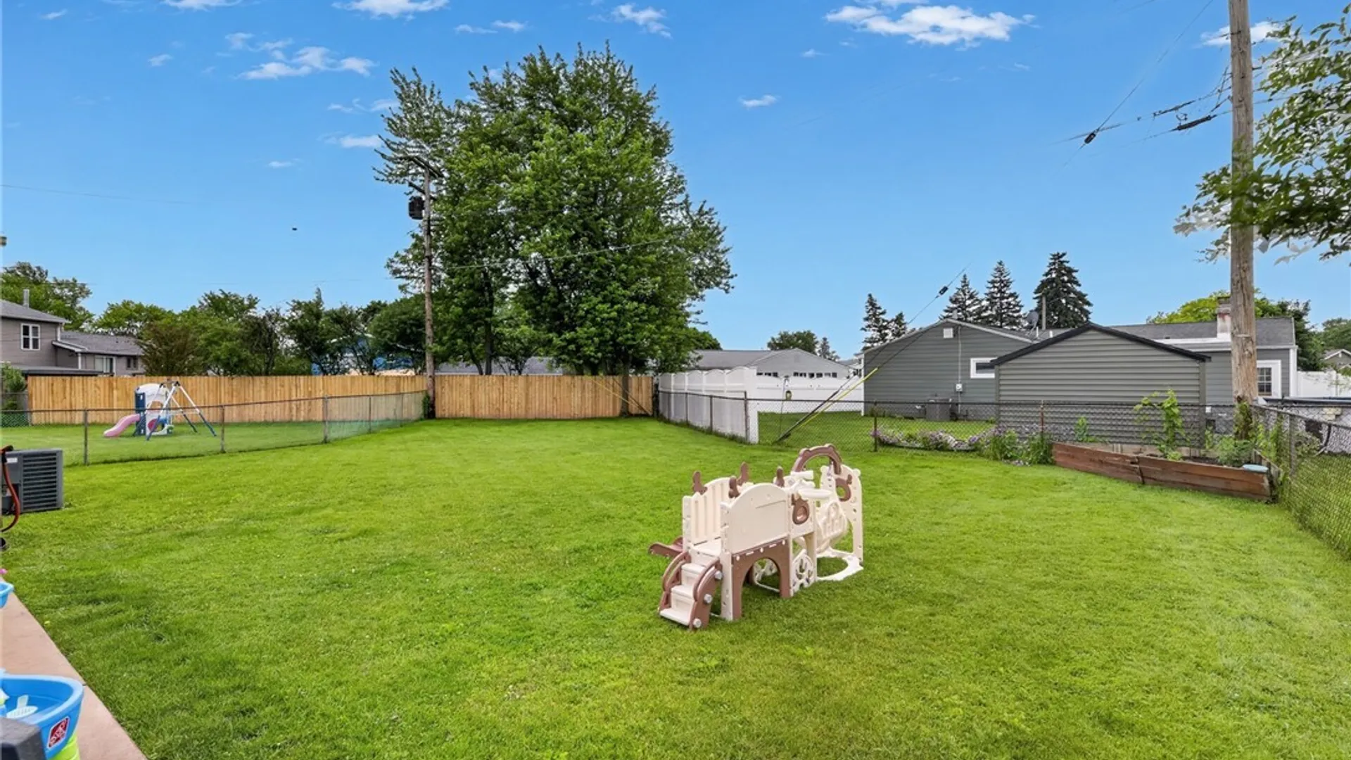 Property at 12 Sylvia Drive, Cheektowaga, NY 14043 47