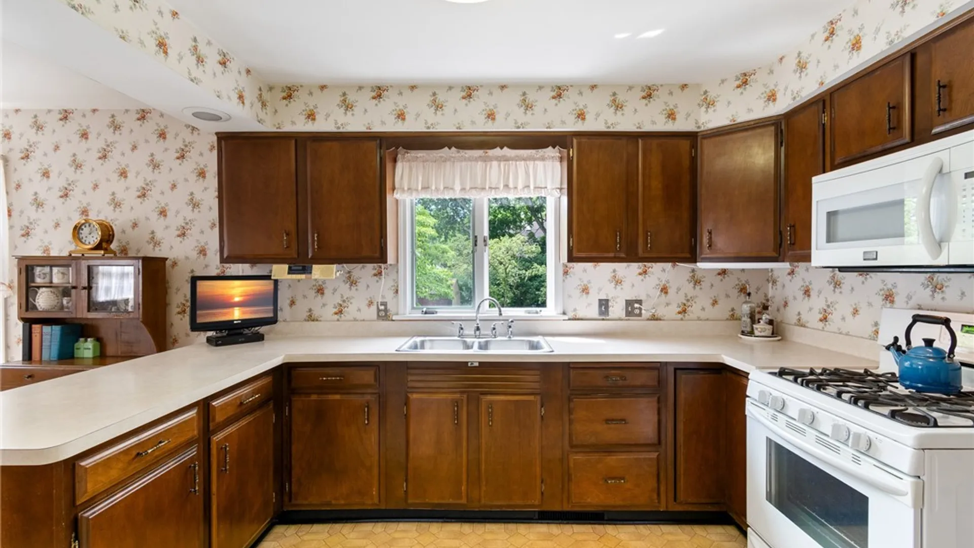 Property at 101 Newcastle Road, Rochester, NY 14610 12