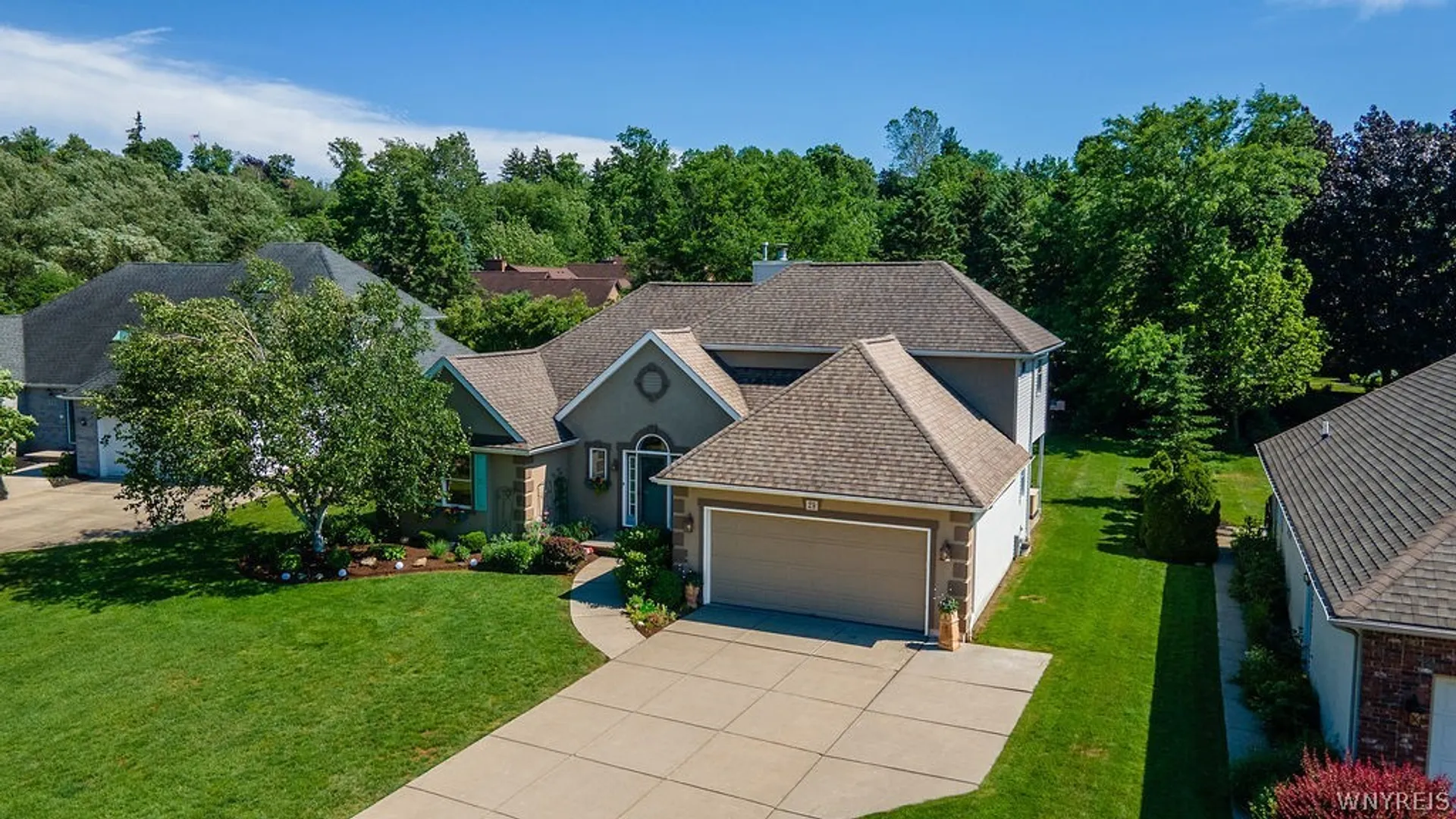 Property at 29 Brambly Court, Amherst, NY 14221 2