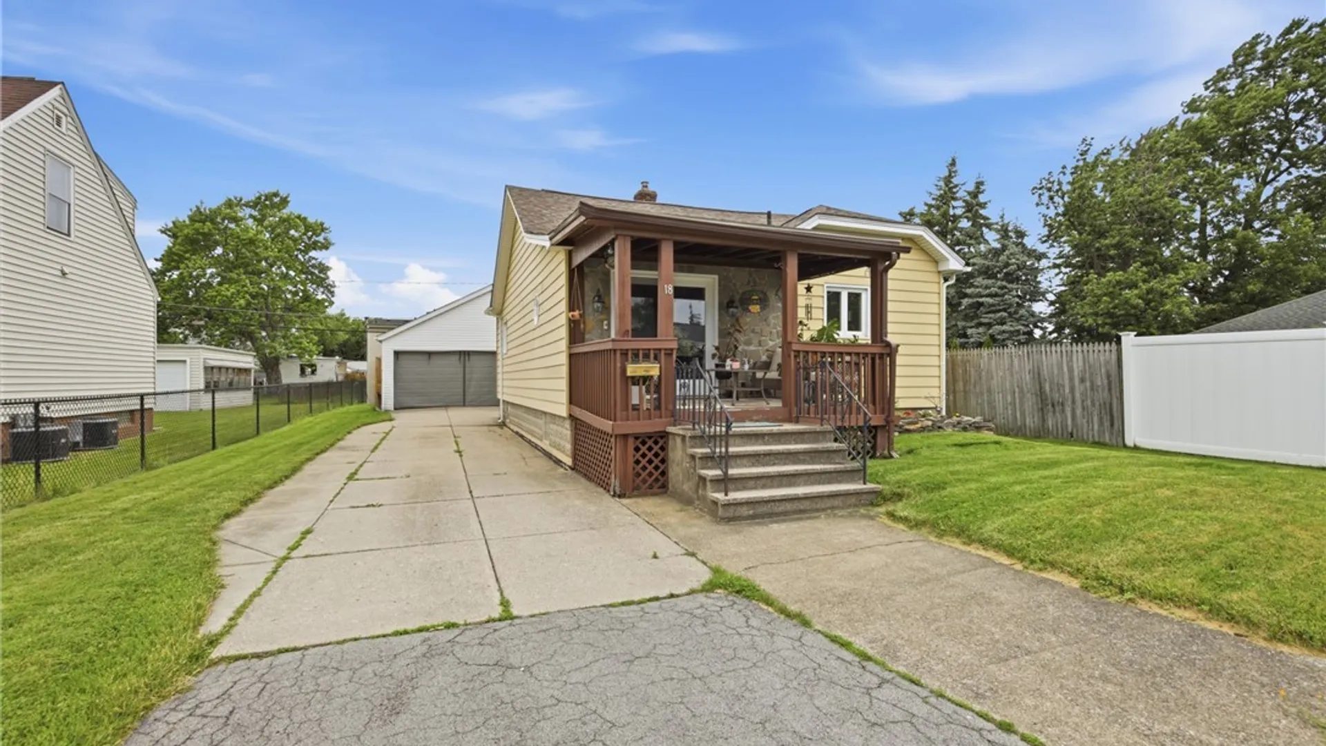 Property at 18 Stratford Place, Cheektowaga, NY 14225 2