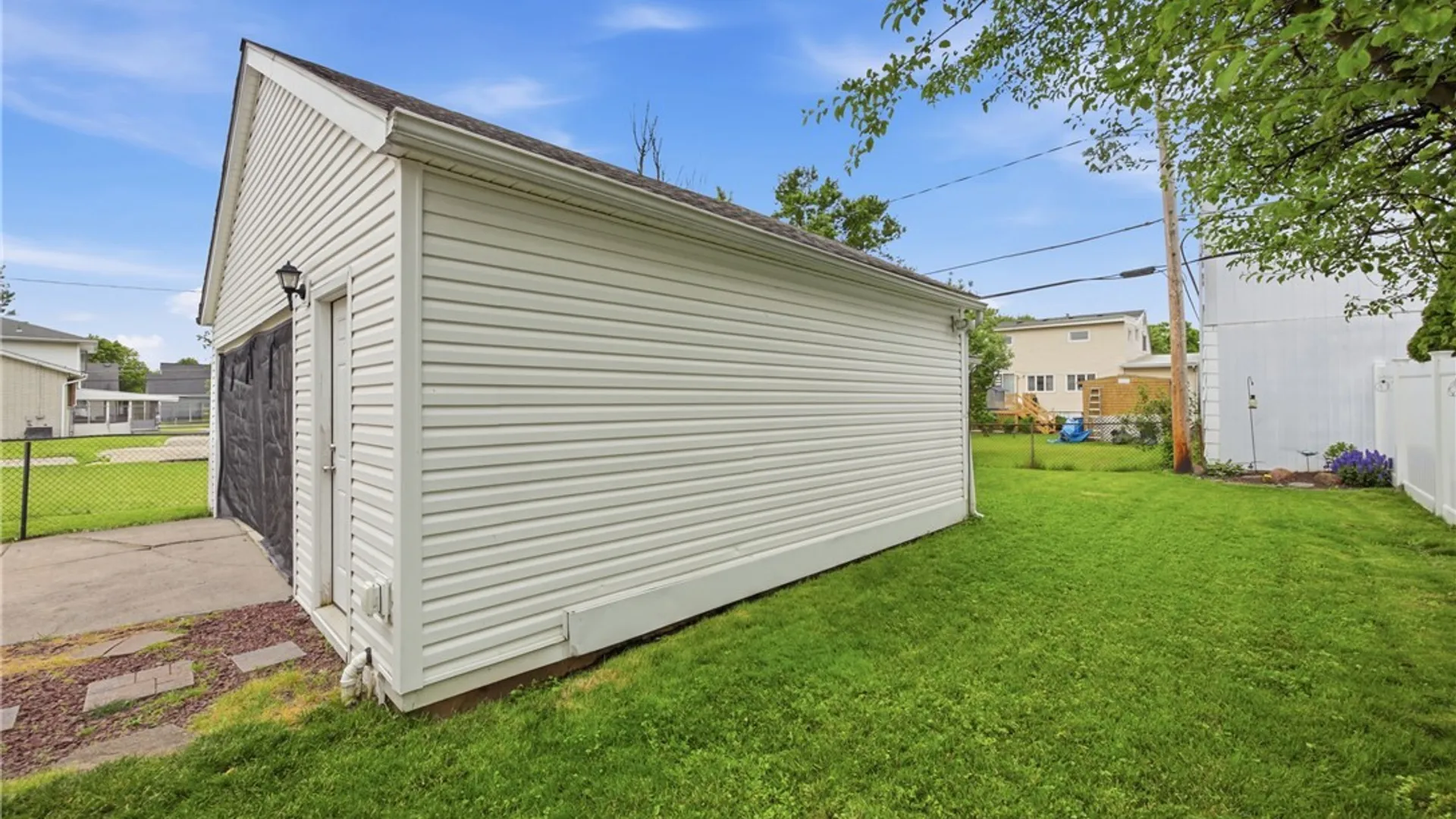 Property at 18 Stratford Place, Cheektowaga, NY 14225 20